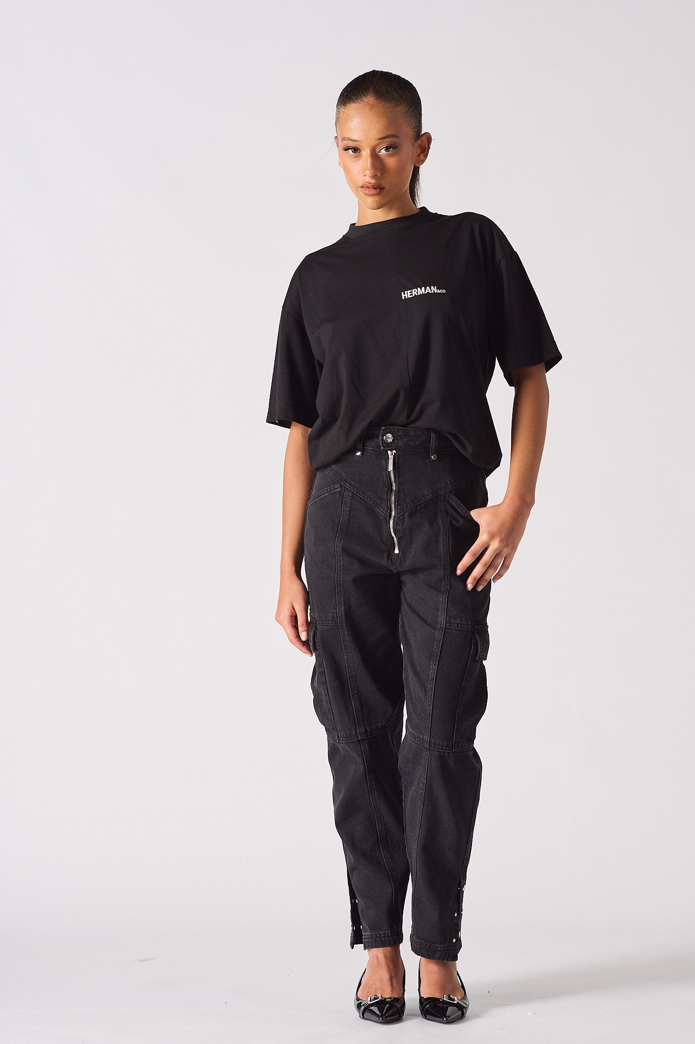 STRAIGHT LEG CARGO JEANS  - BLACK