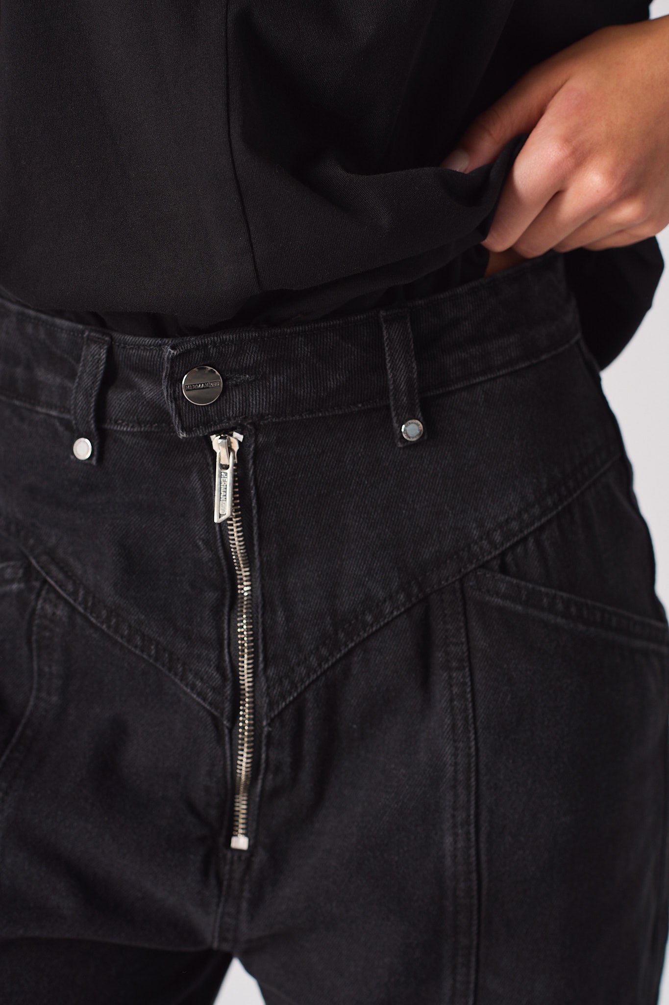 STRAIGHT LEG CARGO JEANS  - BLACK