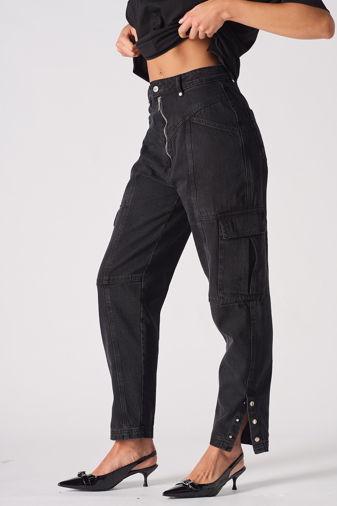 STRAIGHT LEG CARGO JEANS  - BLACK