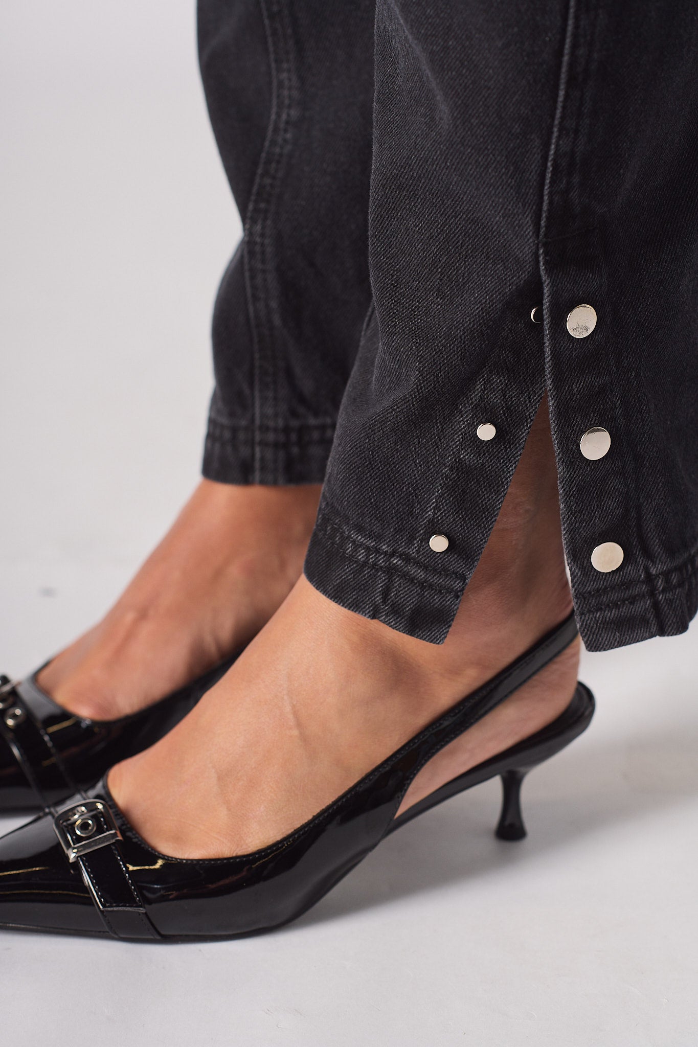 STRAIGHT LEG CARGO JEANS  - BLACK