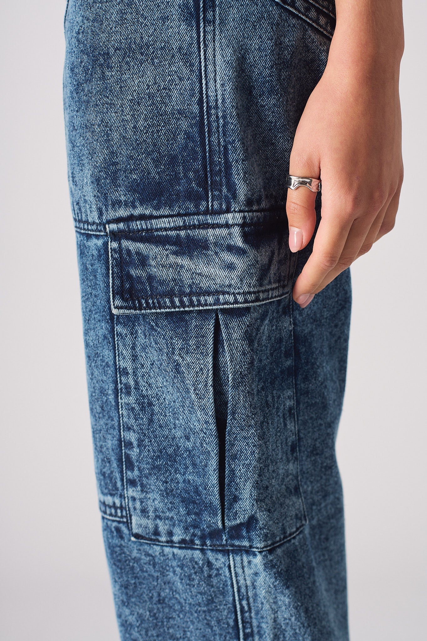 STRAIGHT LEG CARGO JEANS - BLUE