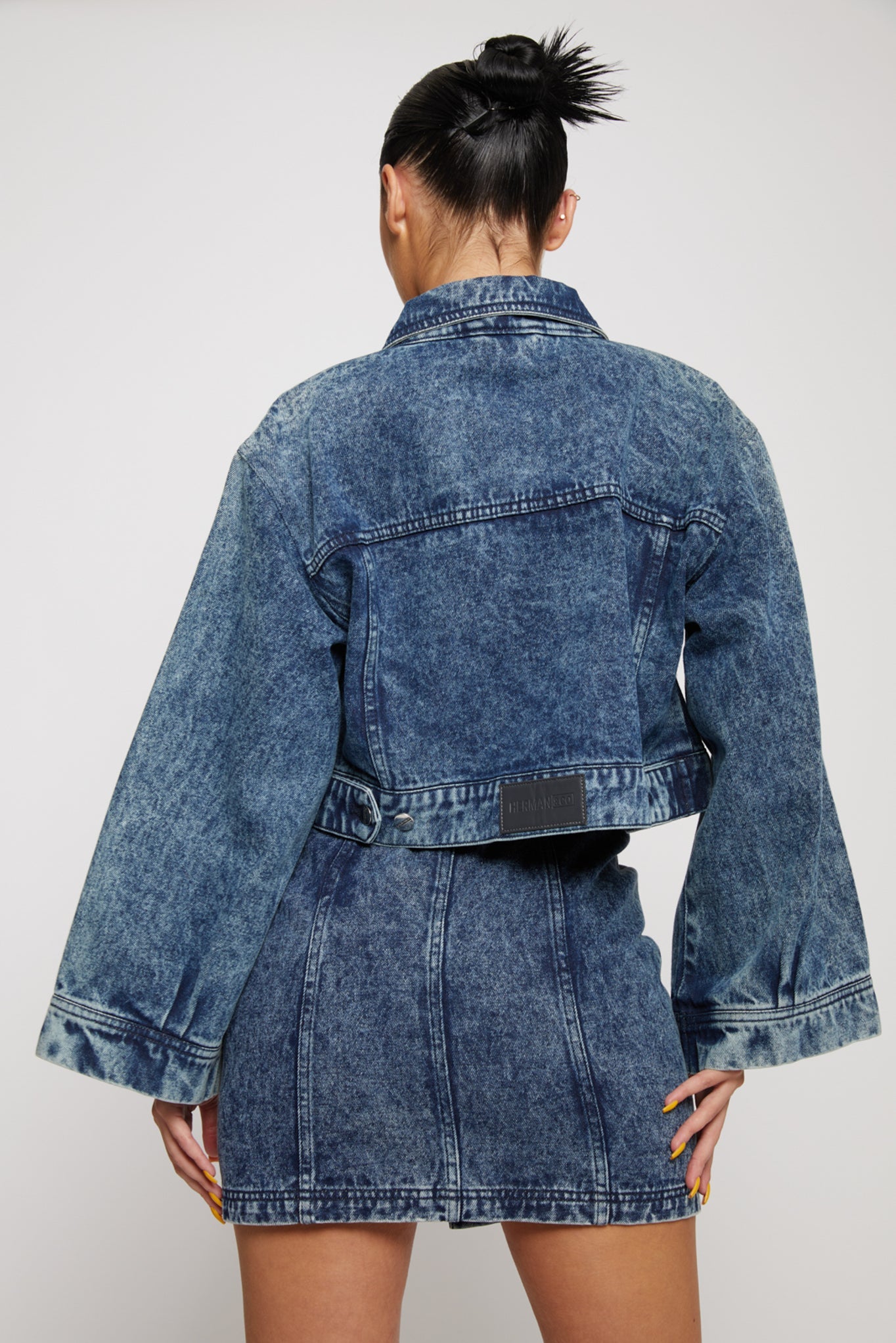 CROPPED DENIM JACKET - BLUE
