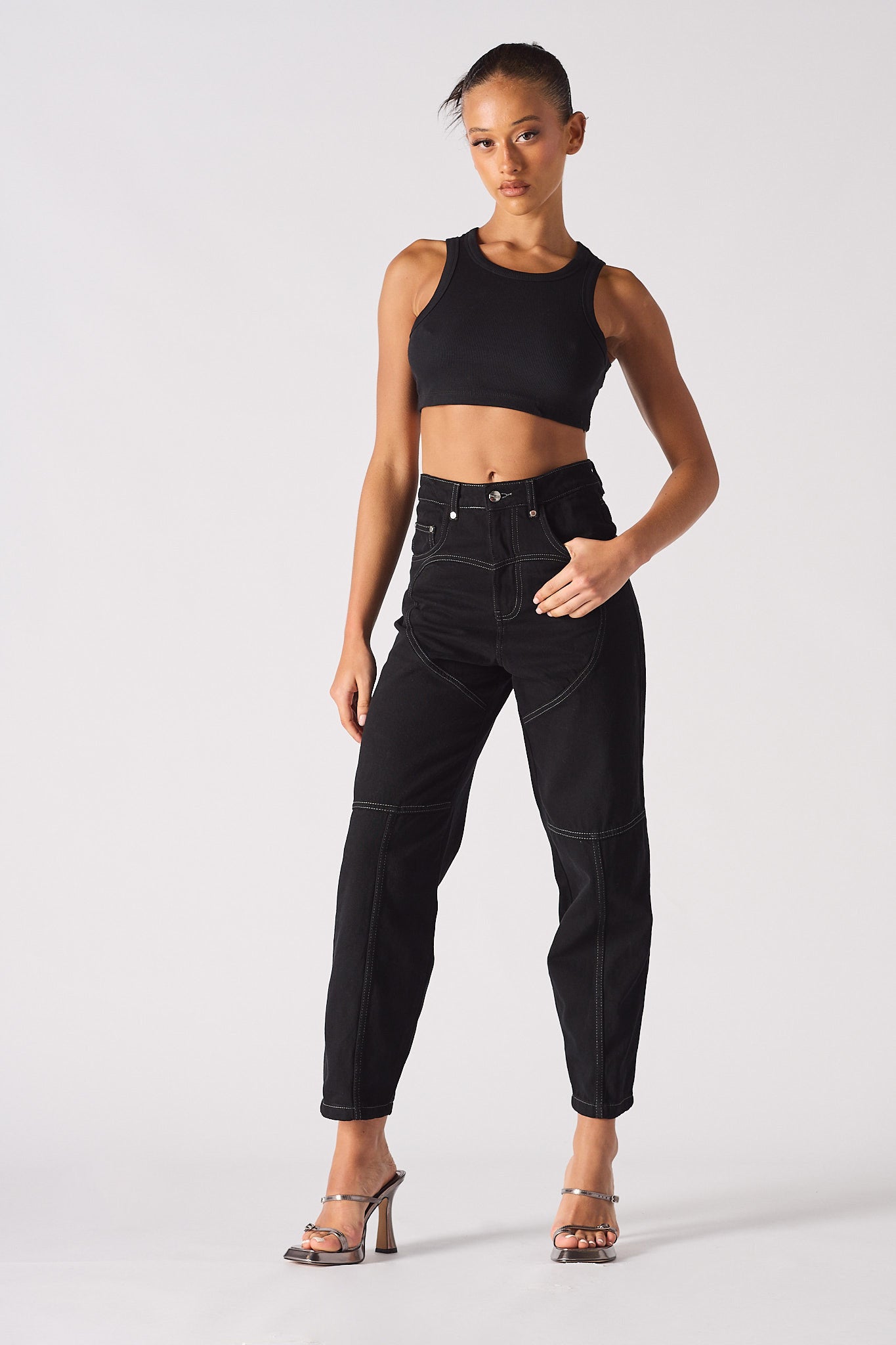 STRAIGHT LEG JEANS - BLACK