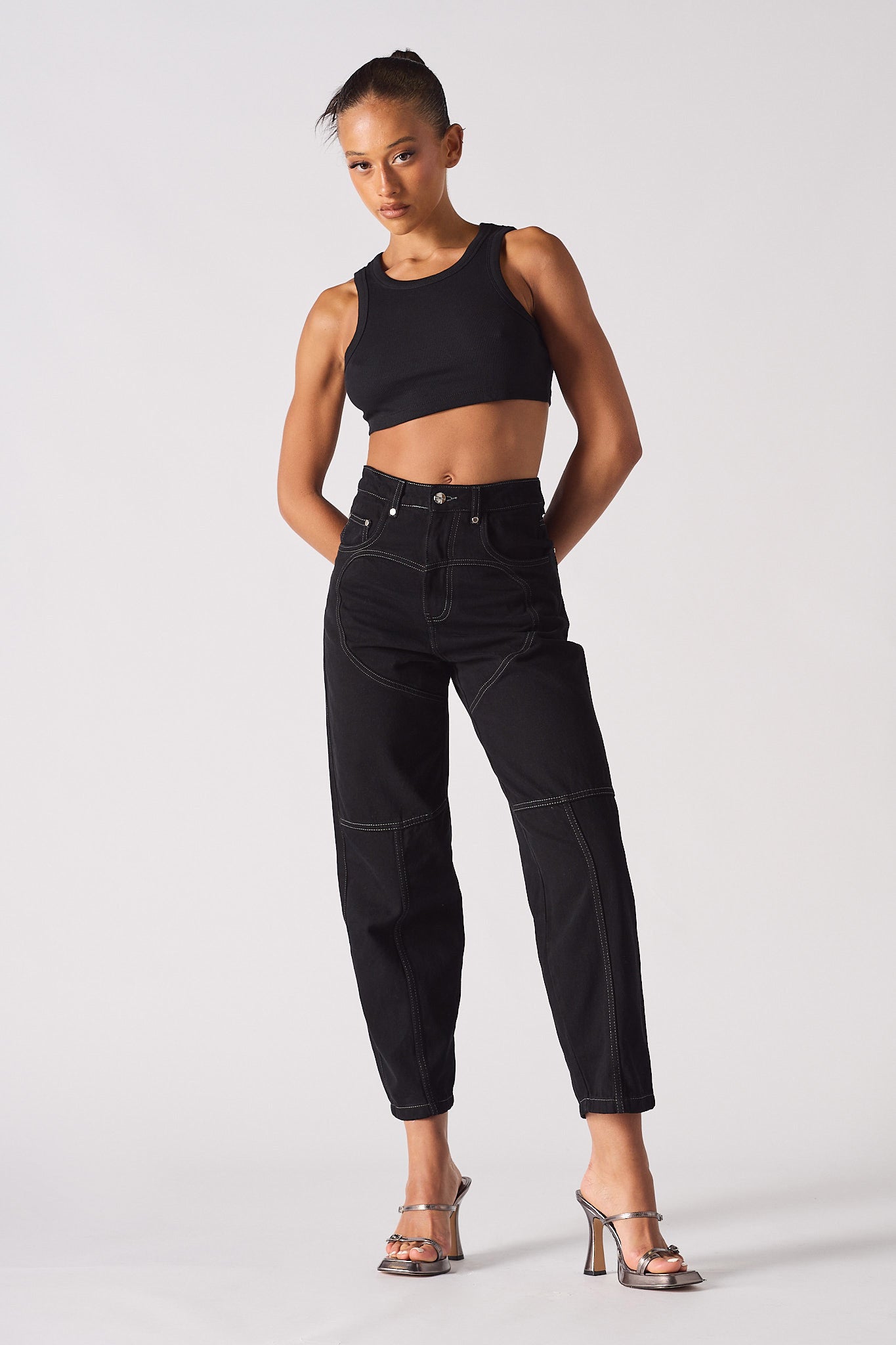 STRAIGHT LEG JEANS - BLACK