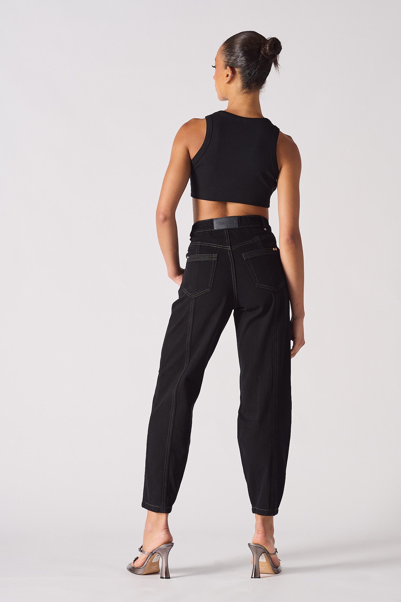 STRAIGHT LEG JEANS - BLACK