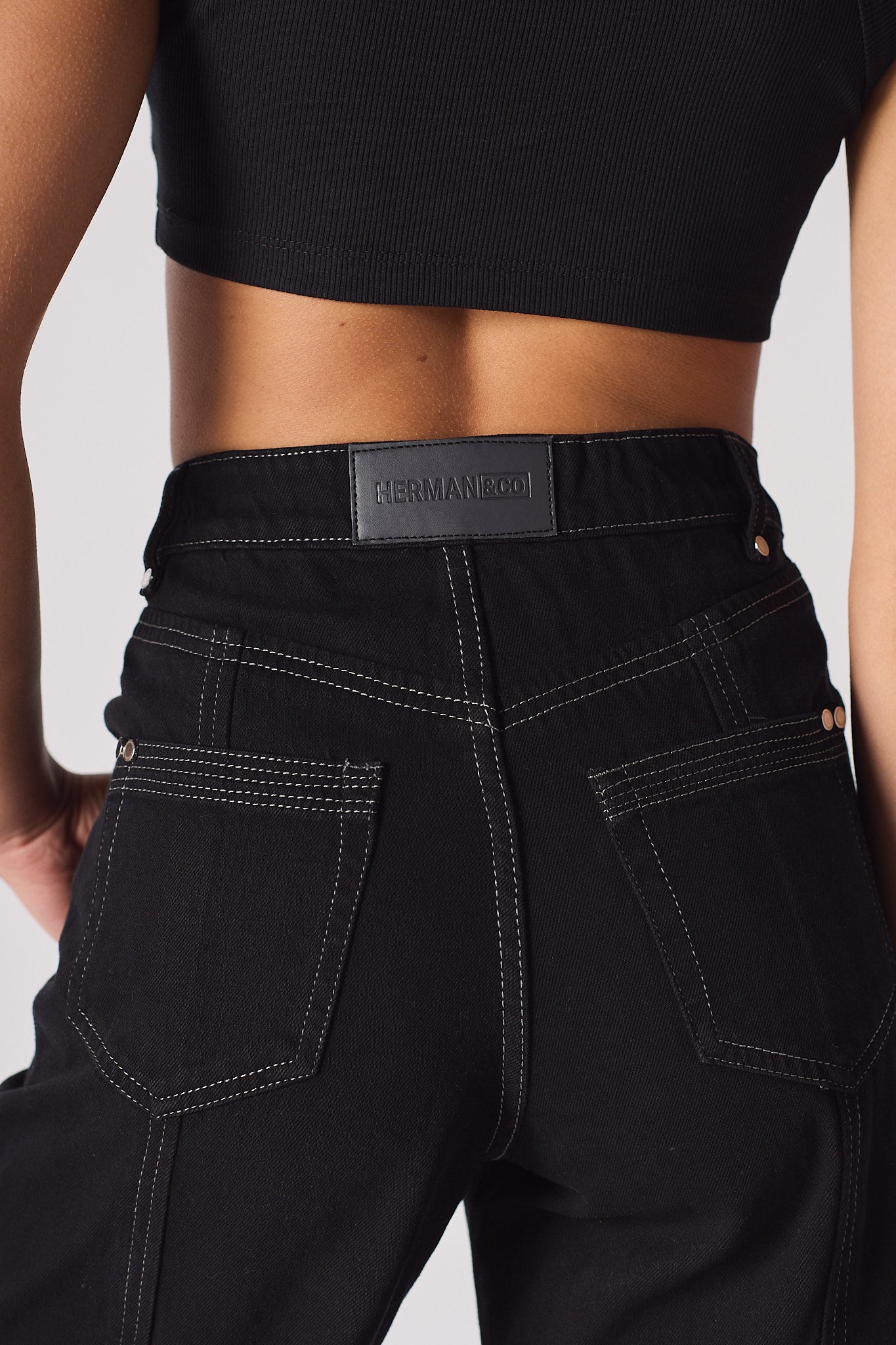 STRAIGHT LEG JEANS - BLACK