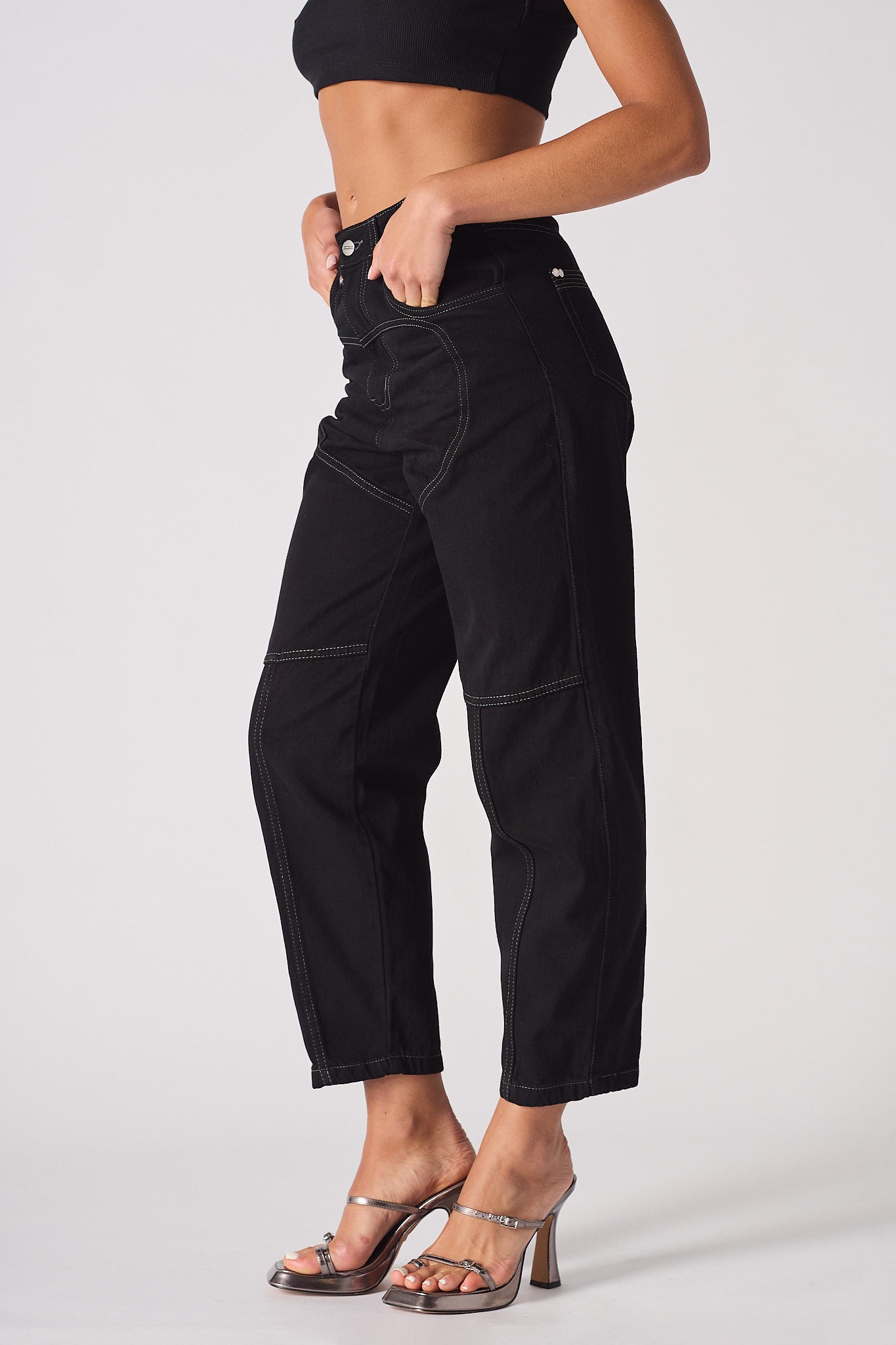 STRAIGHT LEG JEANS - BLACK