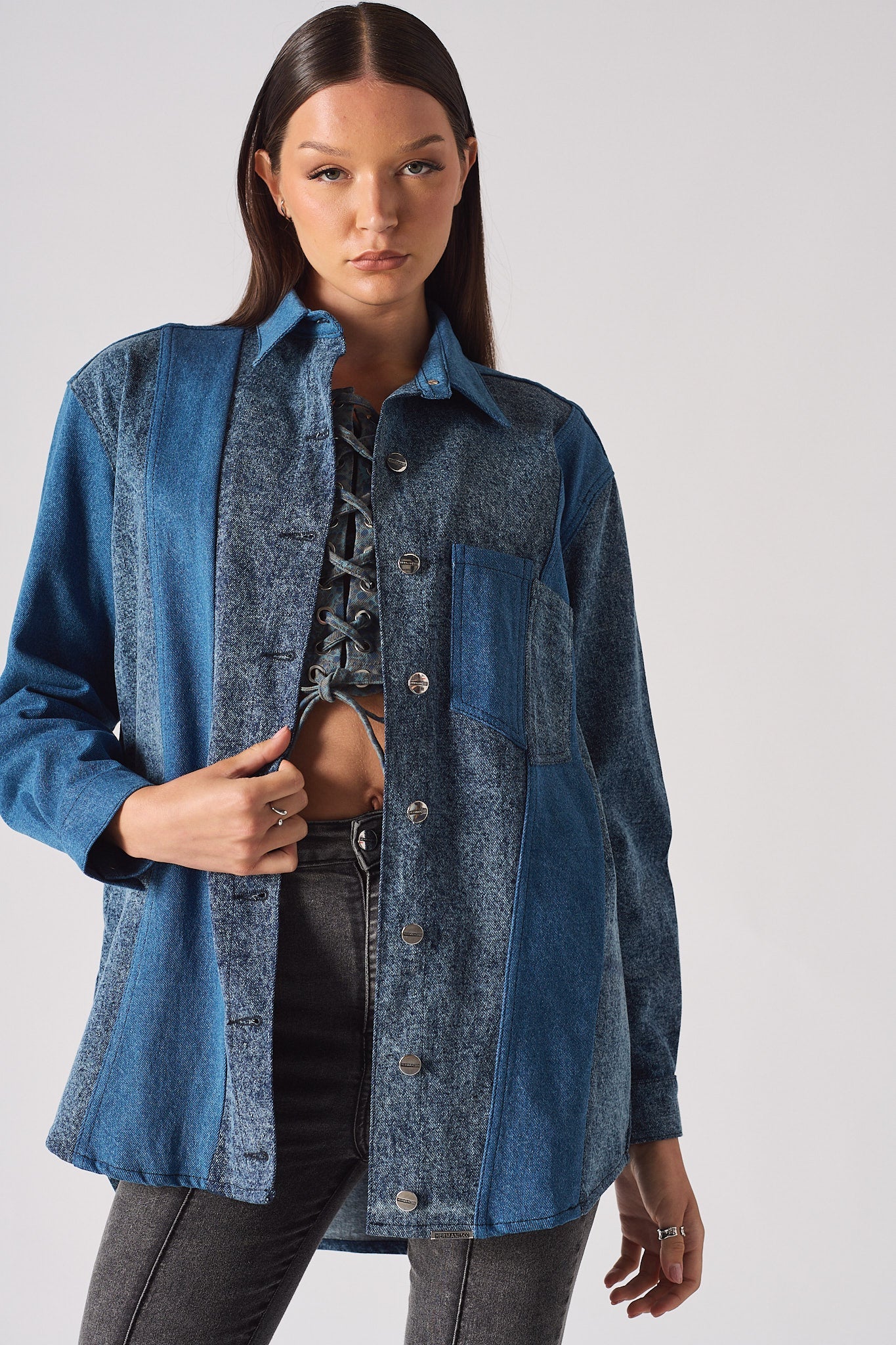 CONTRAST PANEL DENIM SHIRT - BLUE ACID WASH