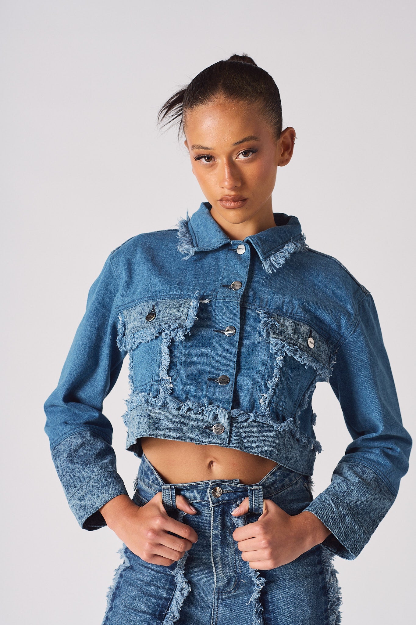 CROPPED DENIM JACKET - LIGHT BLUE
