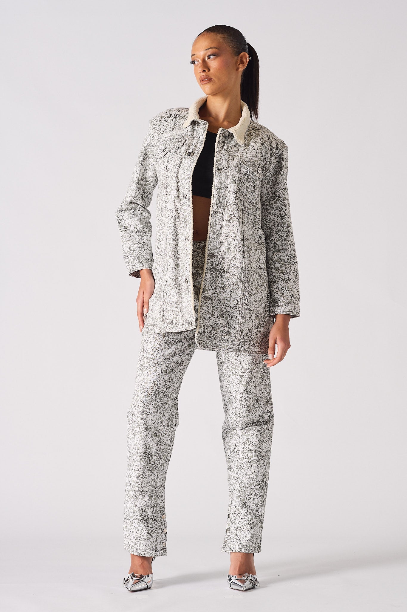 STRAIGHT LEG JEANS - GREY