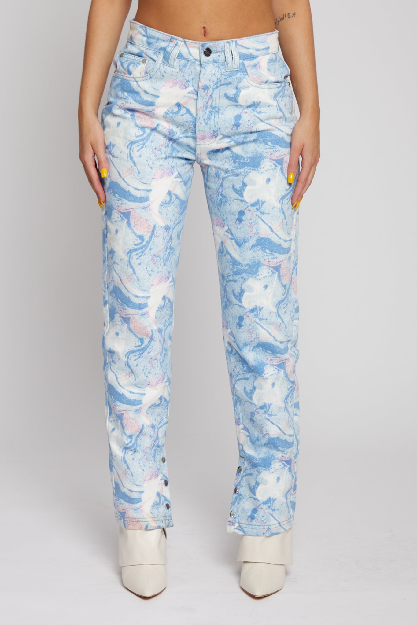 PRINTED STRAIGHT LEG JEANS - LIGHT BLUE