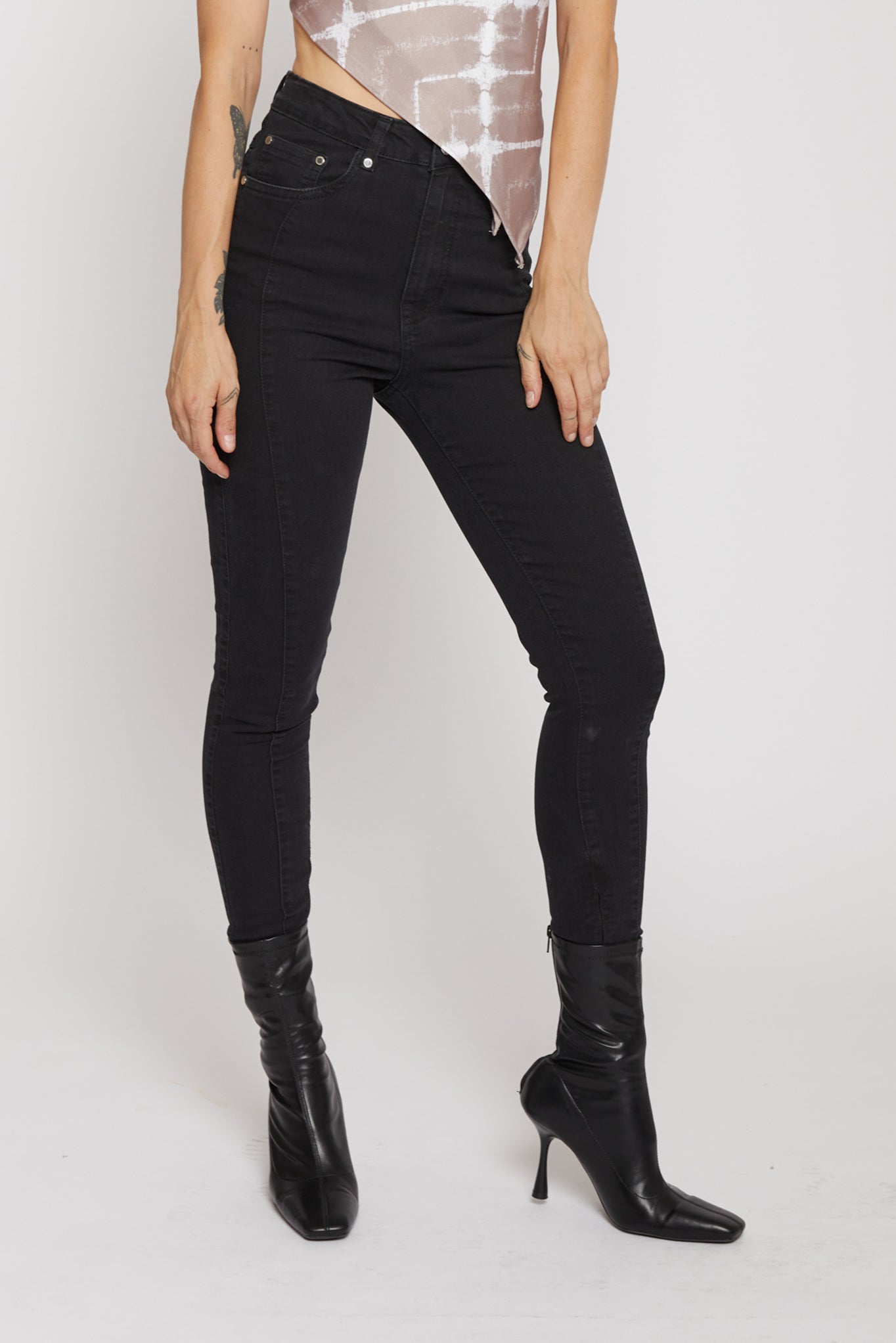 HIGH WAISTED SKINNY JEANS - BLACK
