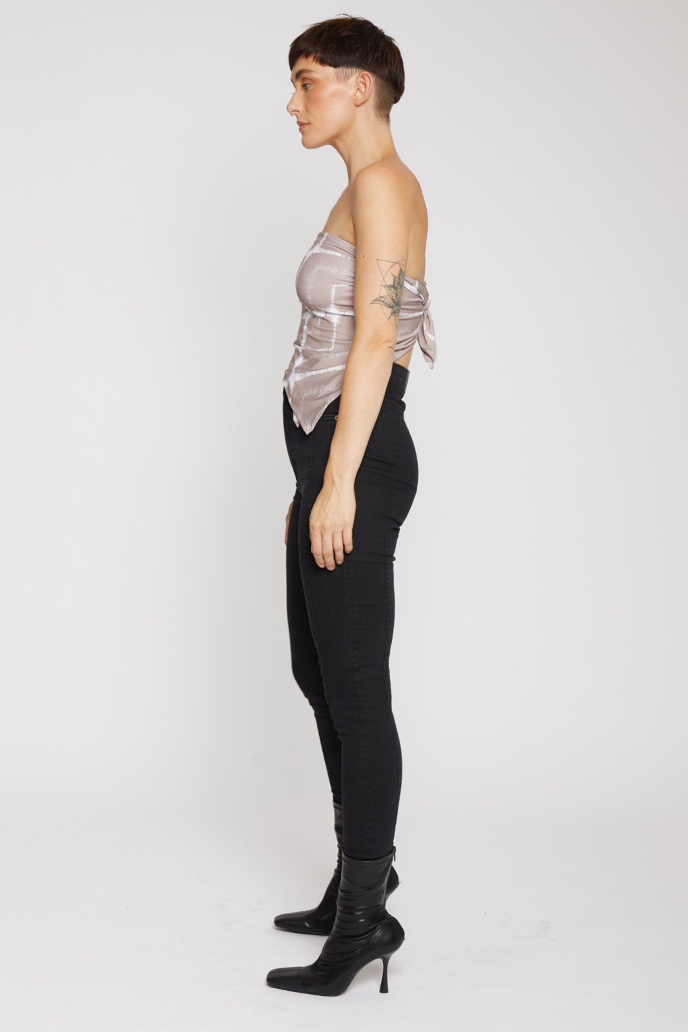 HIGH WAISTED SKINNY JEANS - BLACK