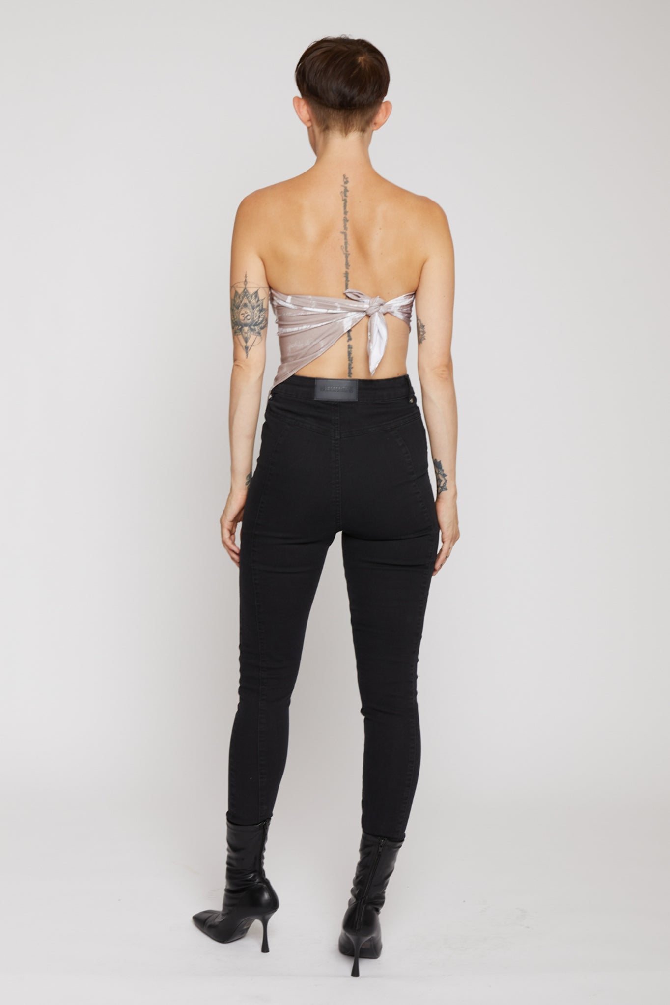 HIGH WAISTED SKINNY JEANS - BLACK
