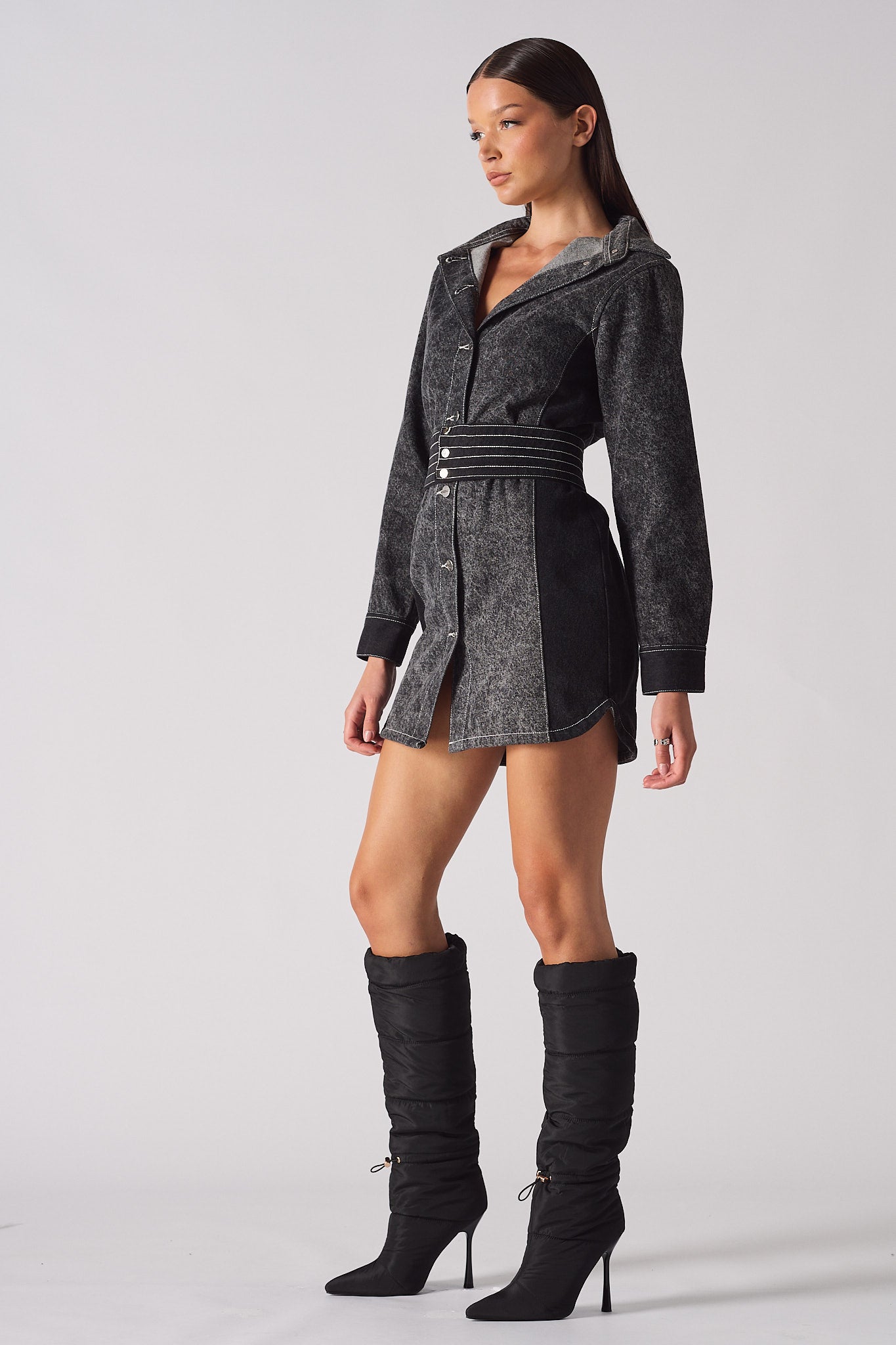 DENIM BELTED DRESS - GREY