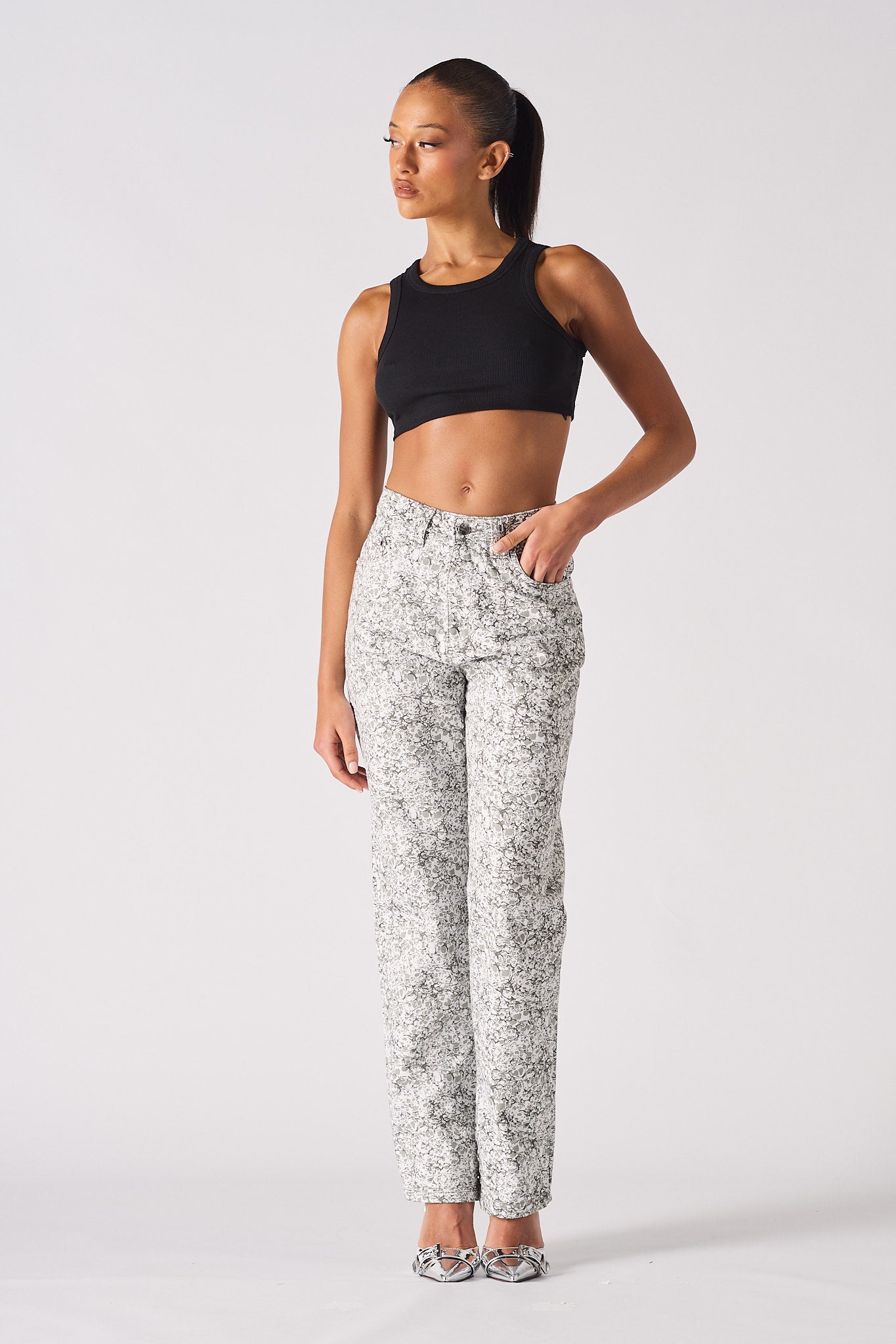 STRAIGHT LEG JEANS - GREY