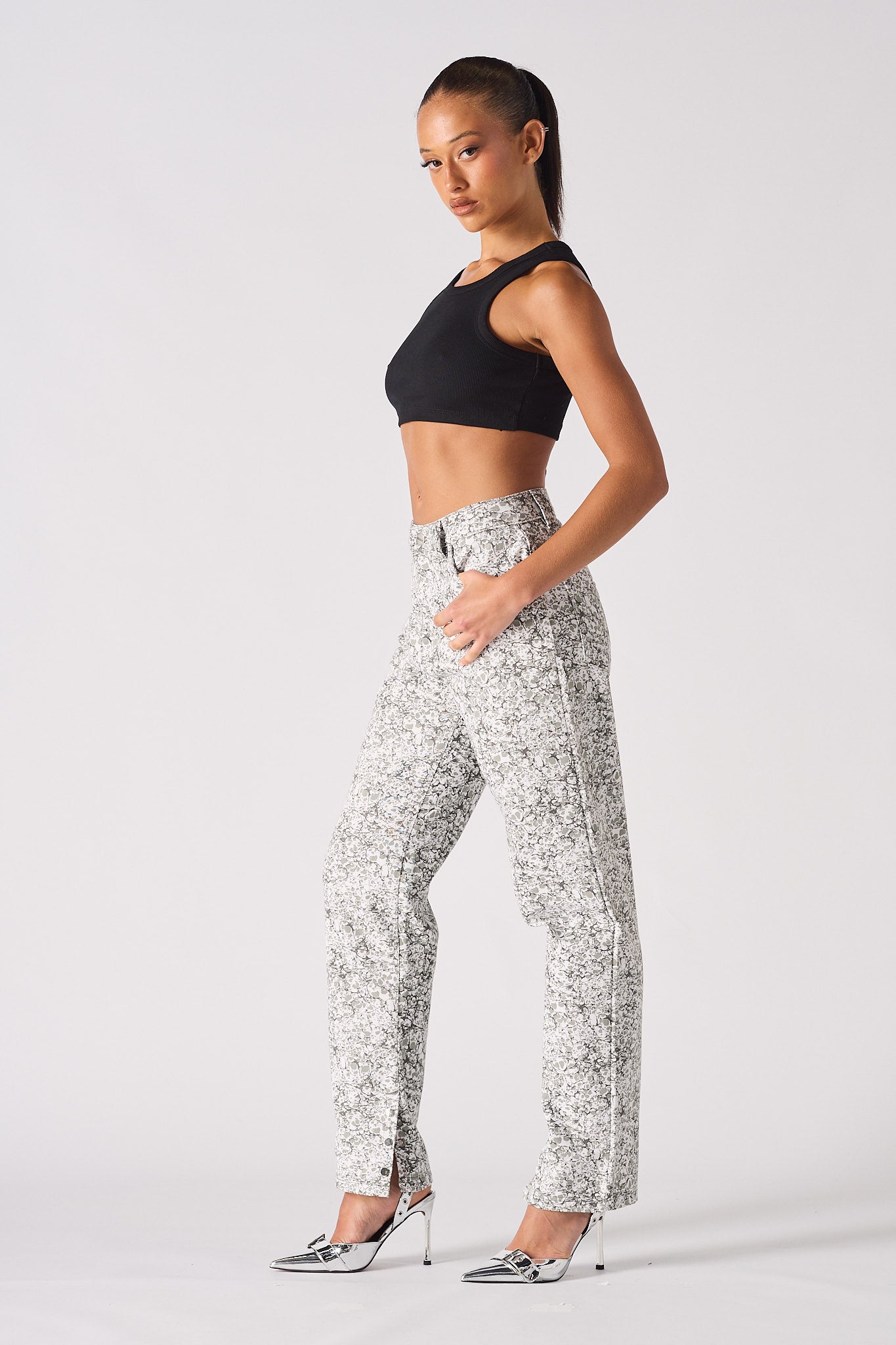 STRAIGHT LEG JEANS - GREY