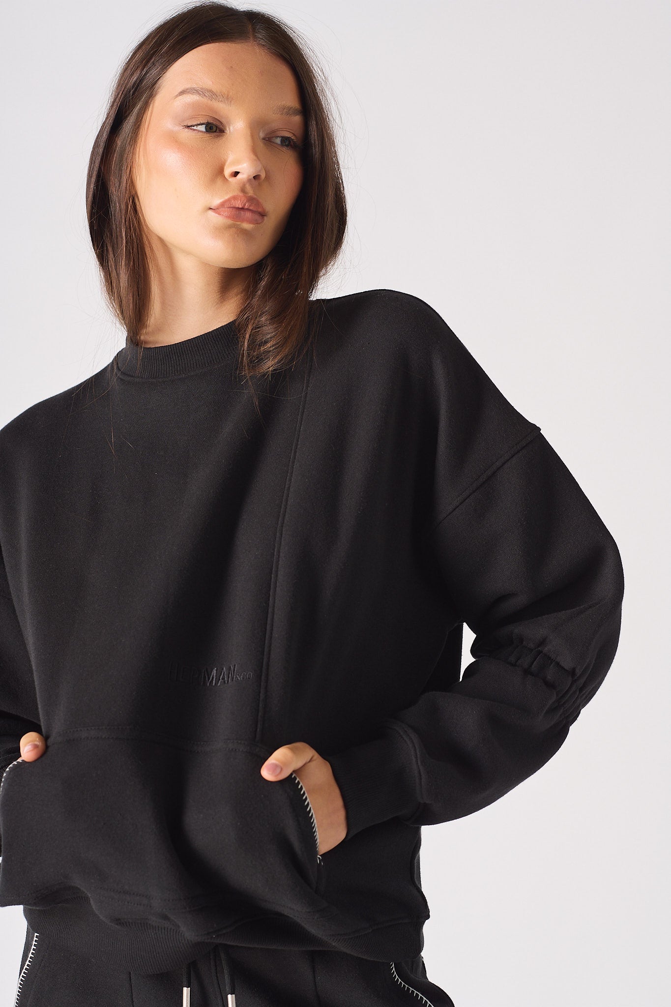 STITCH CREW NECK JUMPER - BLACK