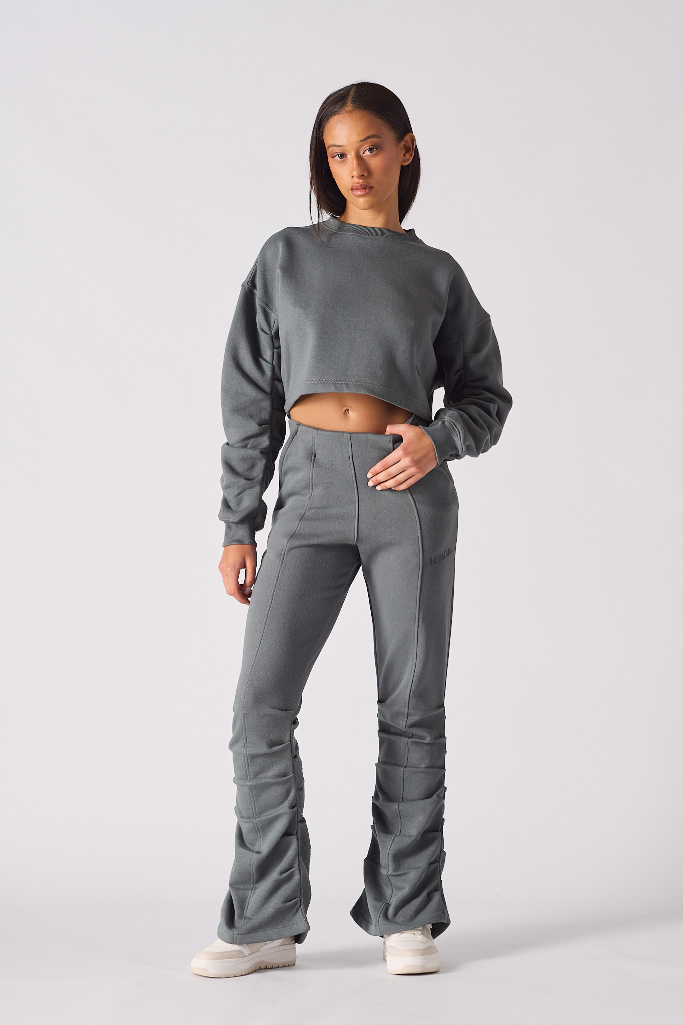 CROPPED CREW NECK JUMPER - GREY