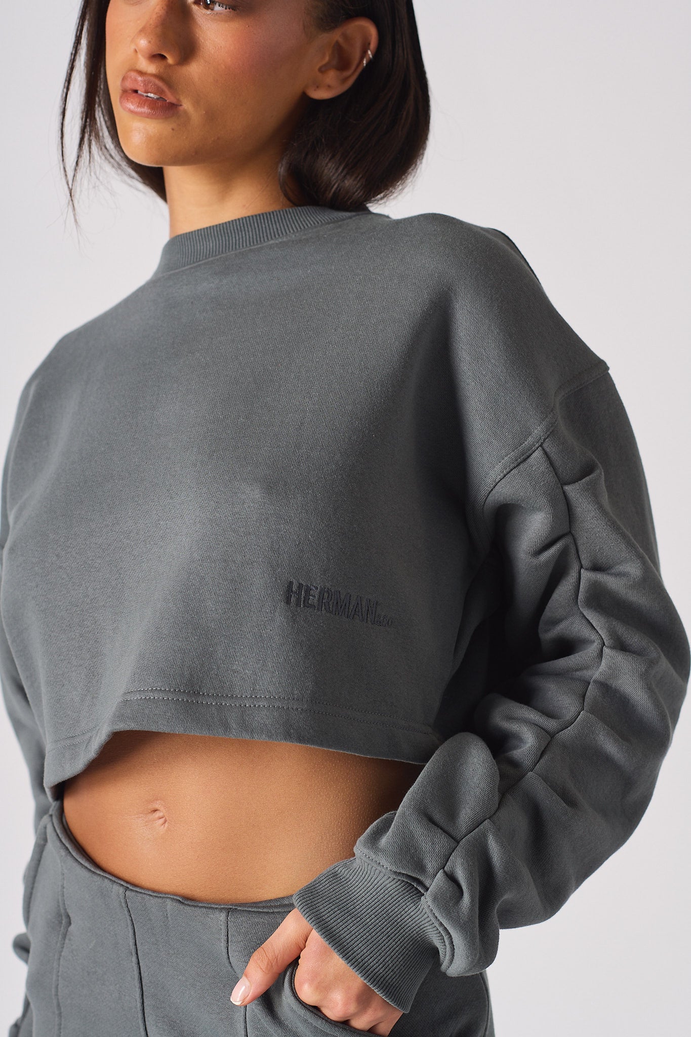 CROPPED CREW NECK JUMPER - GREY