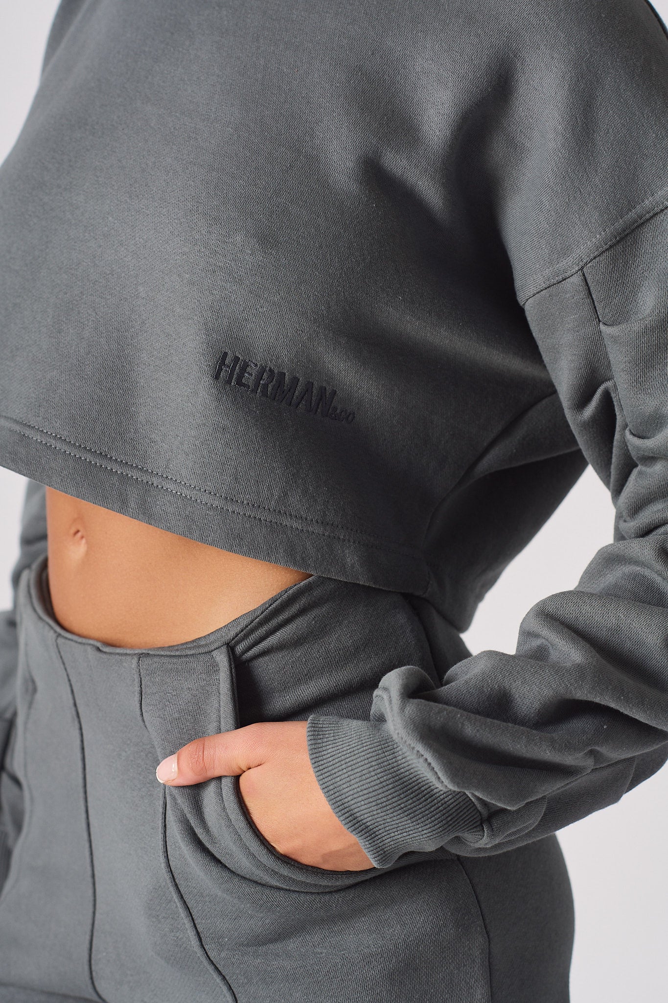 CROPPED CREW NECK JUMPER - GREY