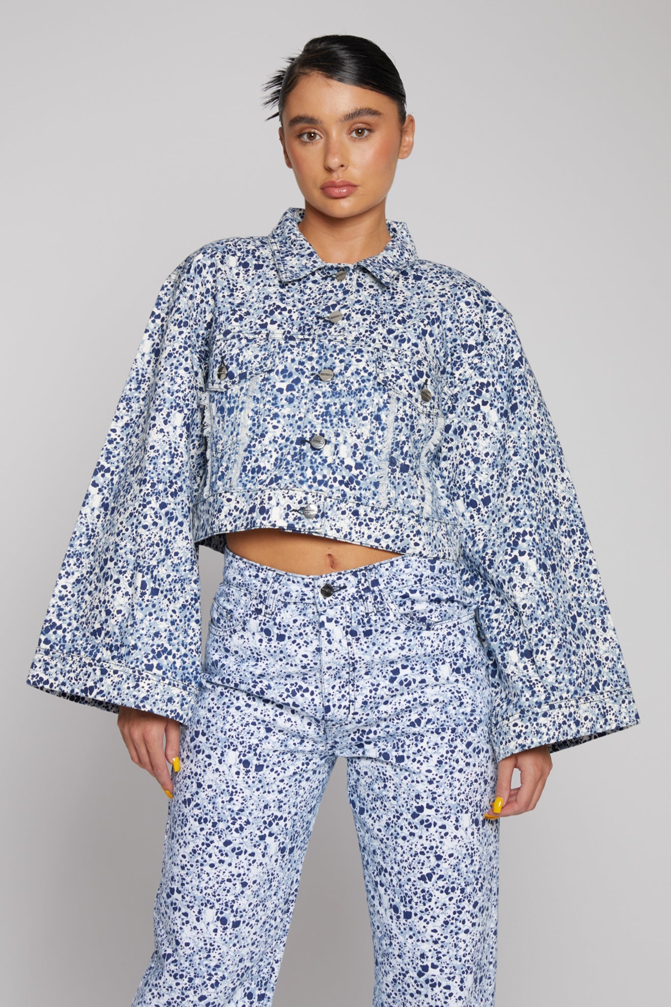 CROPPED DENIM JACKET - BLUE