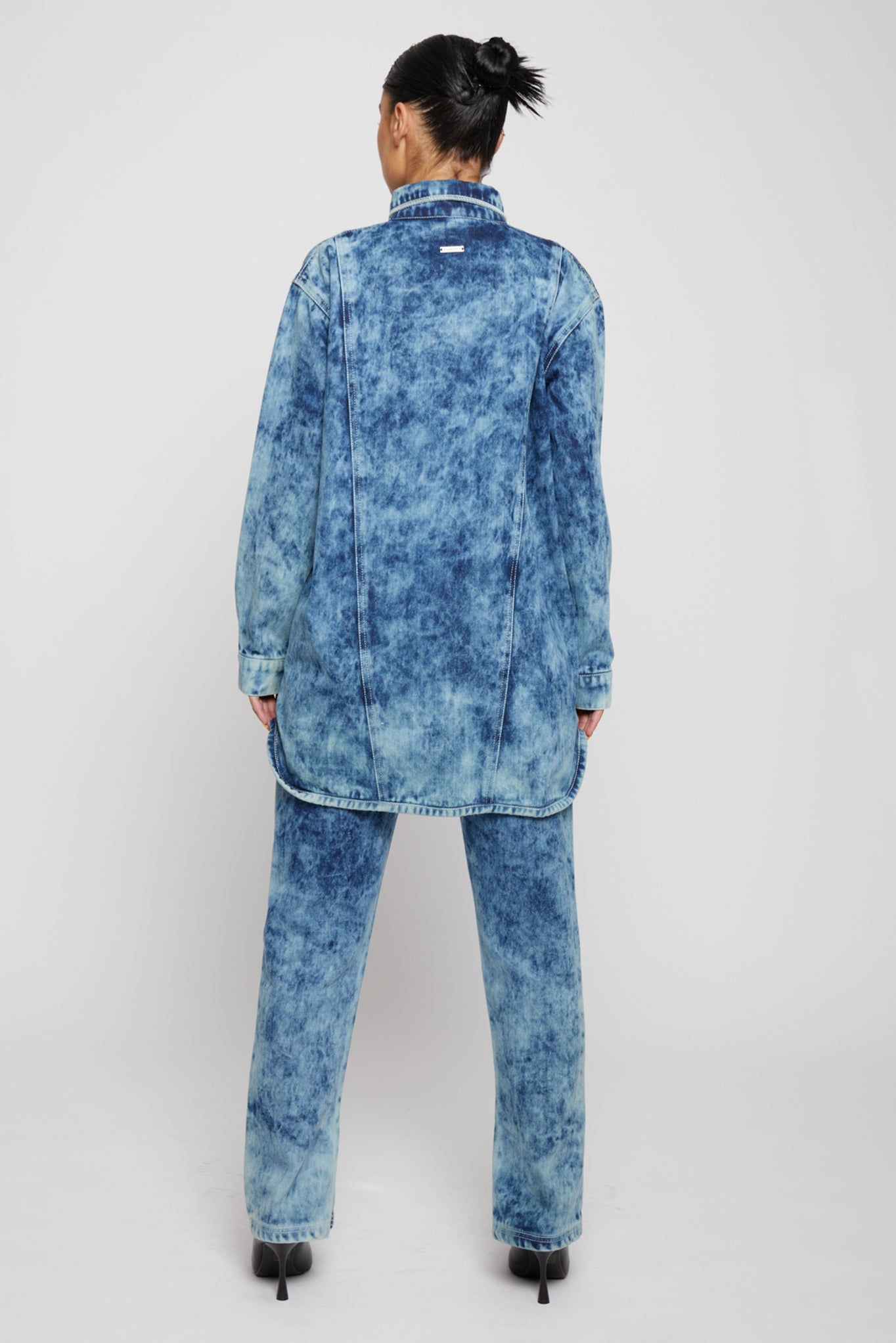 OVERSIZED ACID WASH DENIM SHIRT DRESS - BLUE