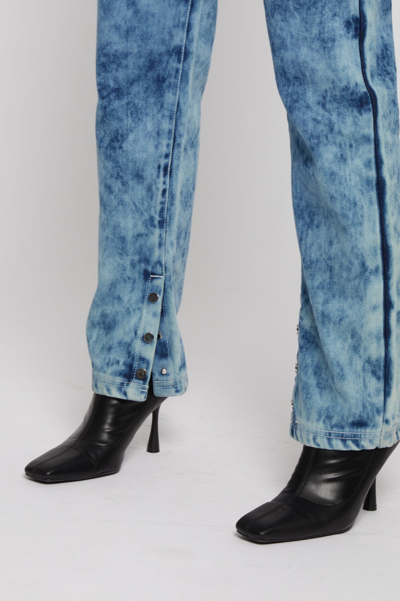 STRAIGHT LEG JEANS - DARK BLUE