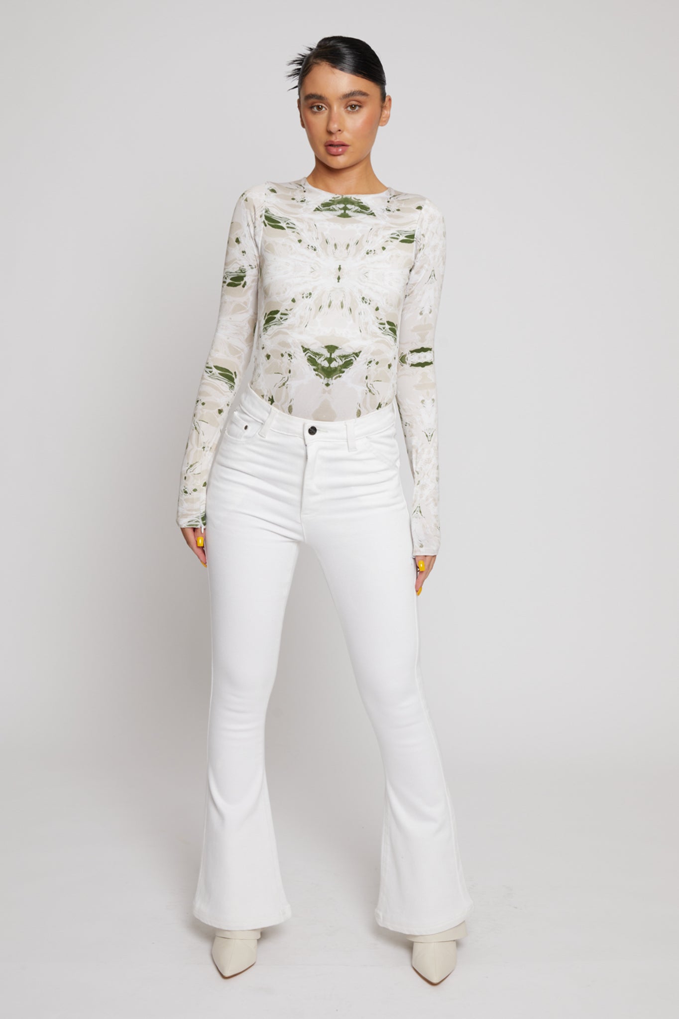 HIGH WAISTED FLARE JEANS - WHITE