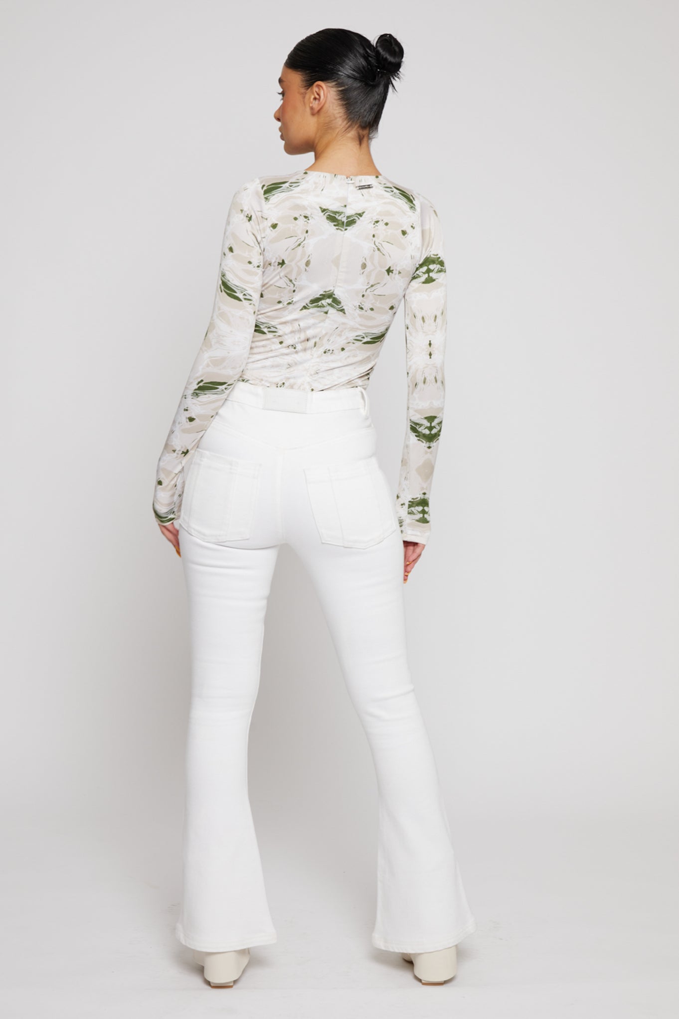 HIGH WAISTED FLARE JEANS - WHITE
