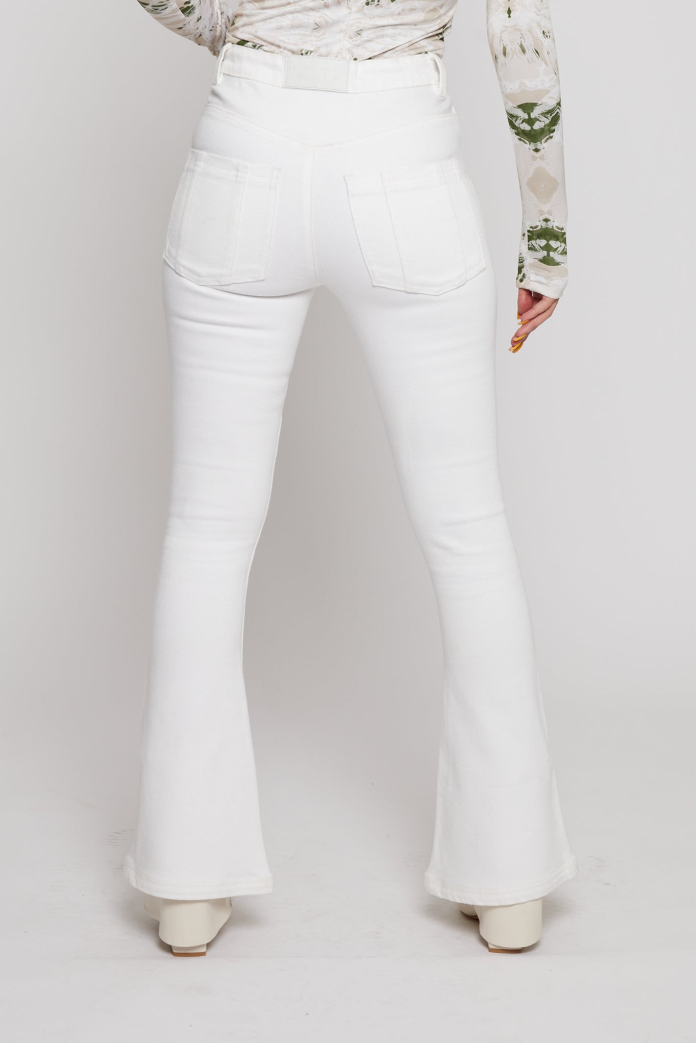 HIGH WAISTED FLARE JEANS - WHITE
