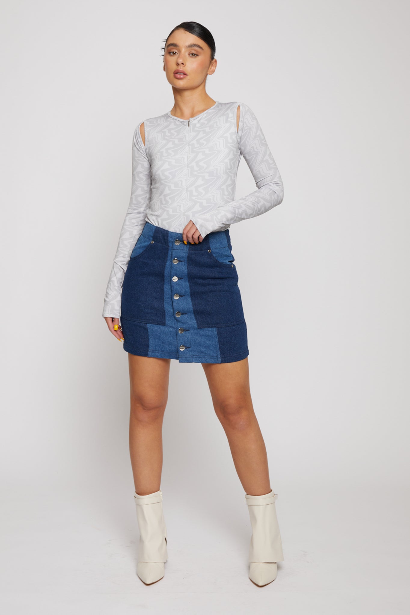 PRINTED CUT OUT BODYSUIT - LIGHT GREY
