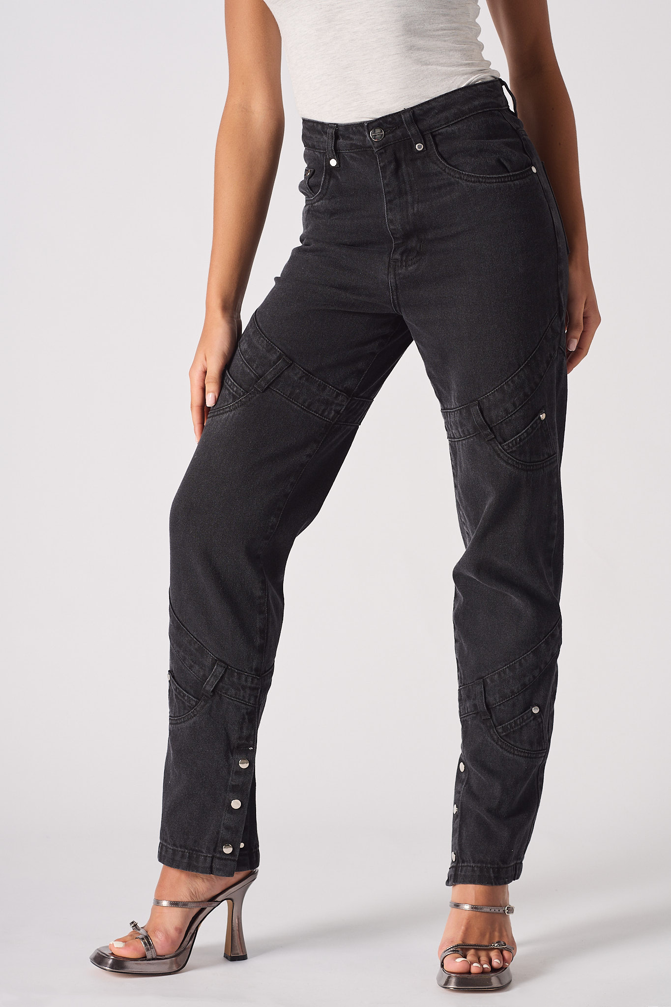 HIGH WAISTED STRAIGHT LEG JEANS - BLACK