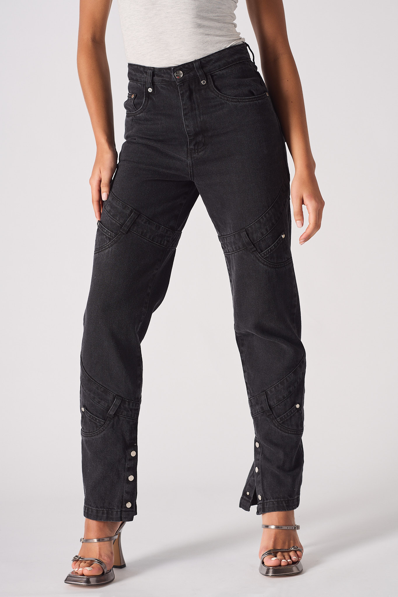 HIGH WAISTED STRAIGHT LEG JEANS - BLACK