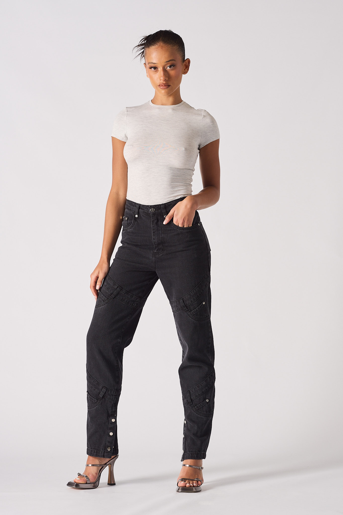 HIGH WAISTED STRAIGHT LEG JEANS - BLACK