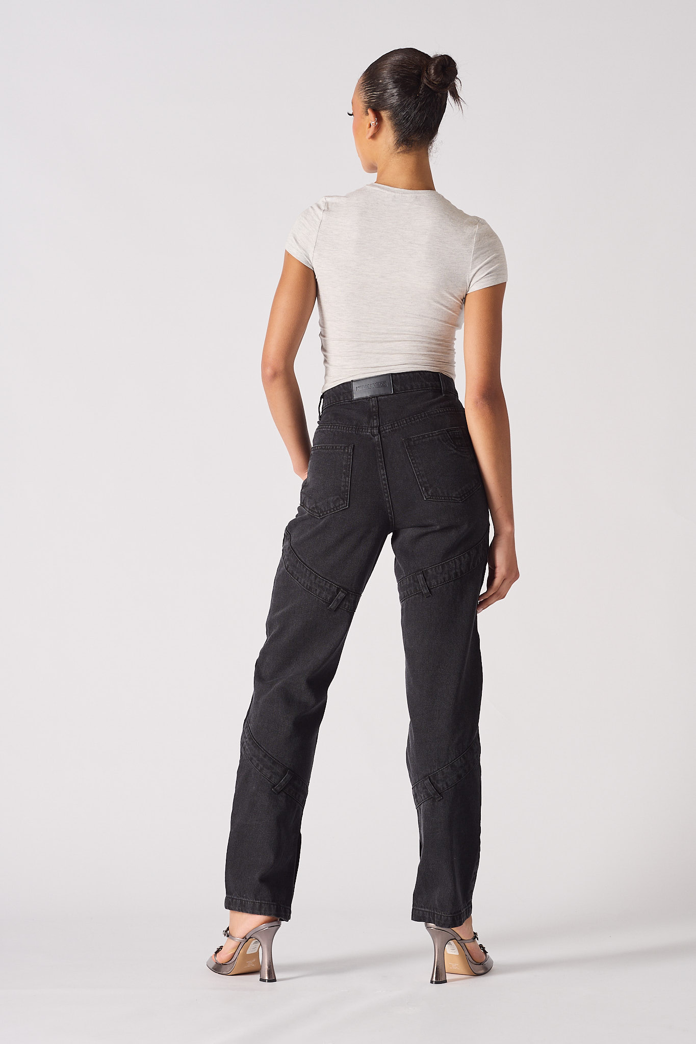 HIGH WAISTED STRAIGHT LEG JEANS - BLACK