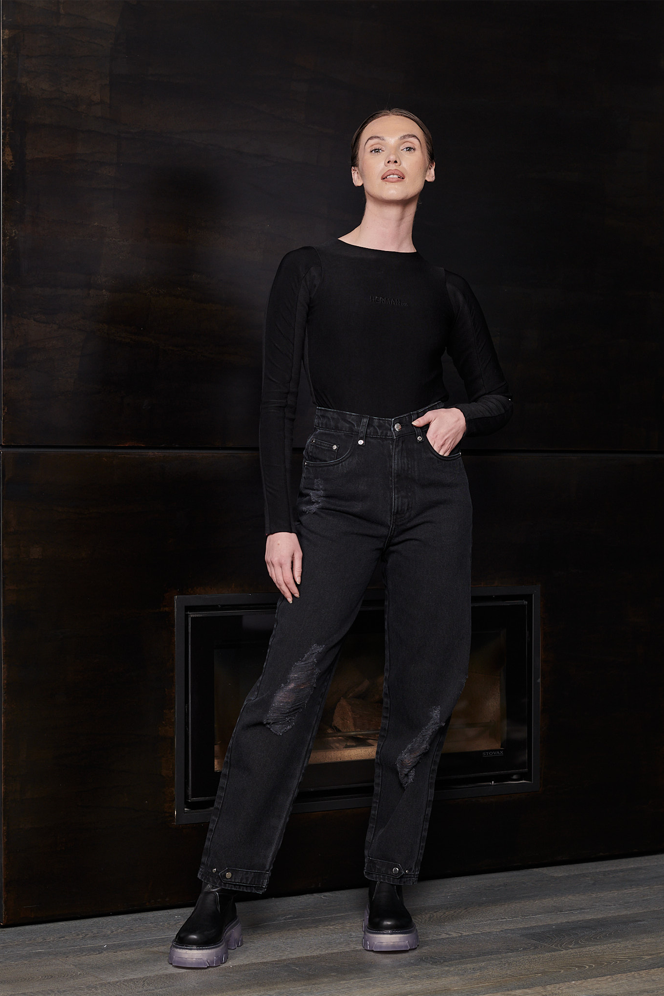 STRAIGHT LEG JEANS - BLACK