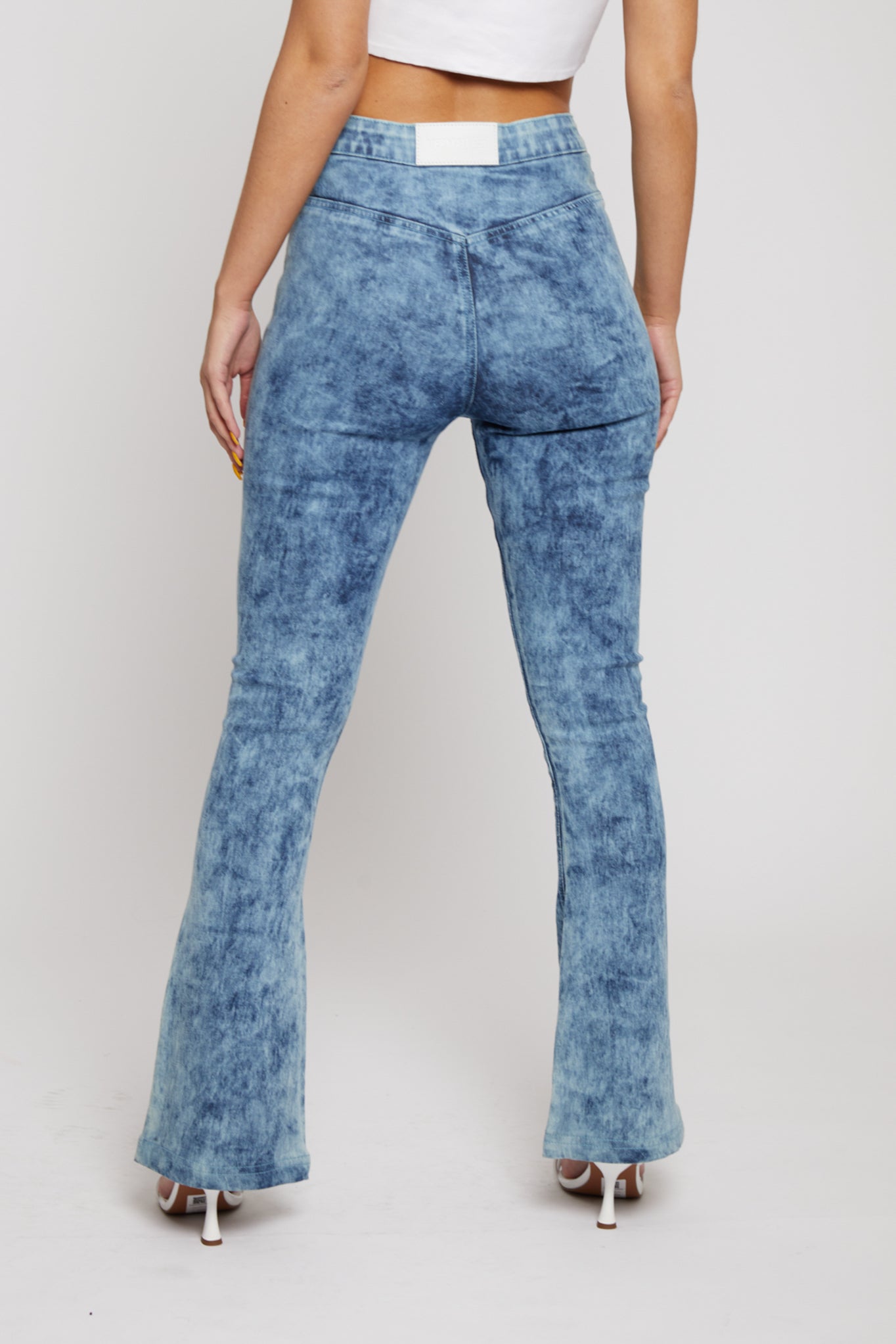 HIGH WAISTED FLARE JEANS - BLUE