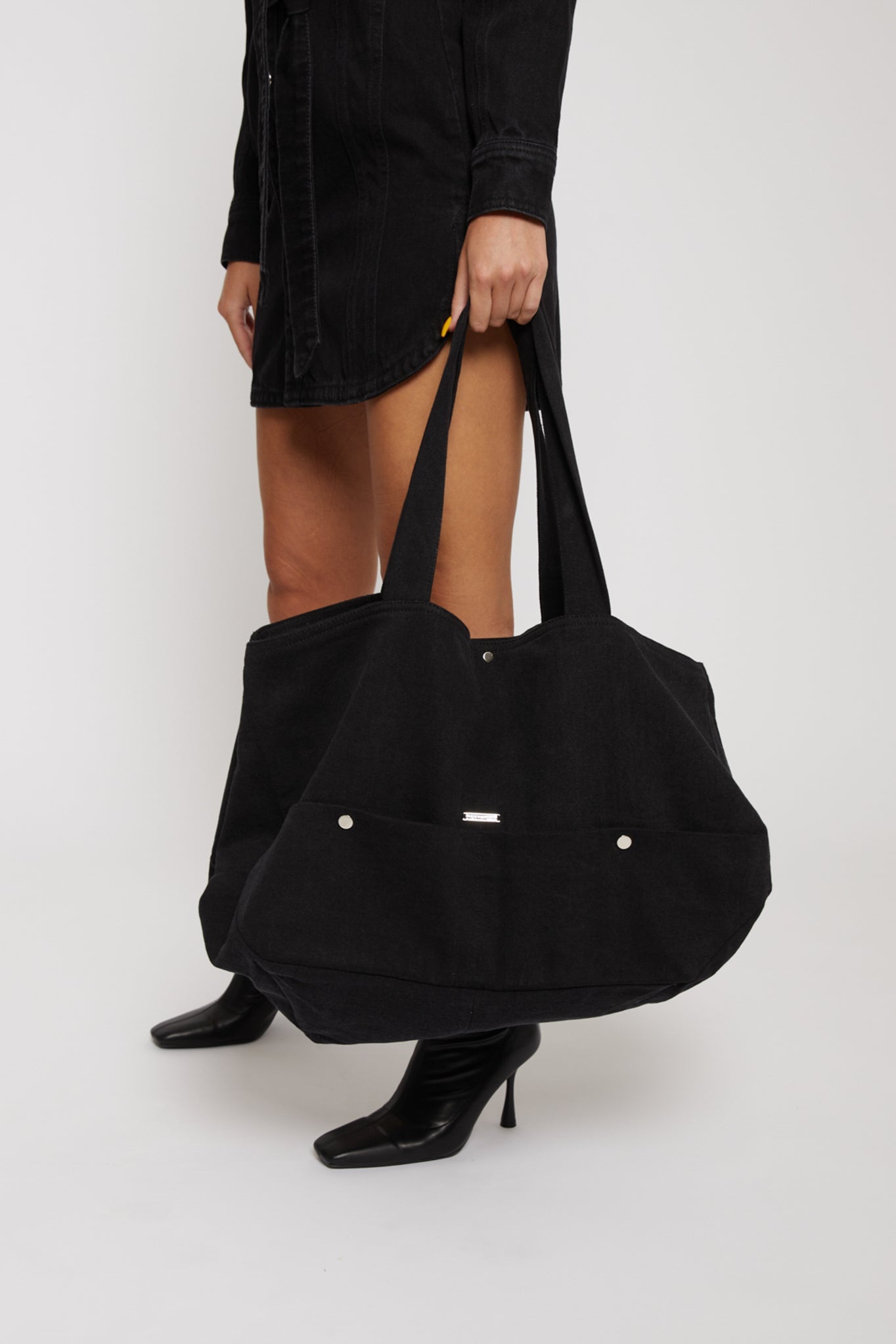 BLACK TOTE BAG