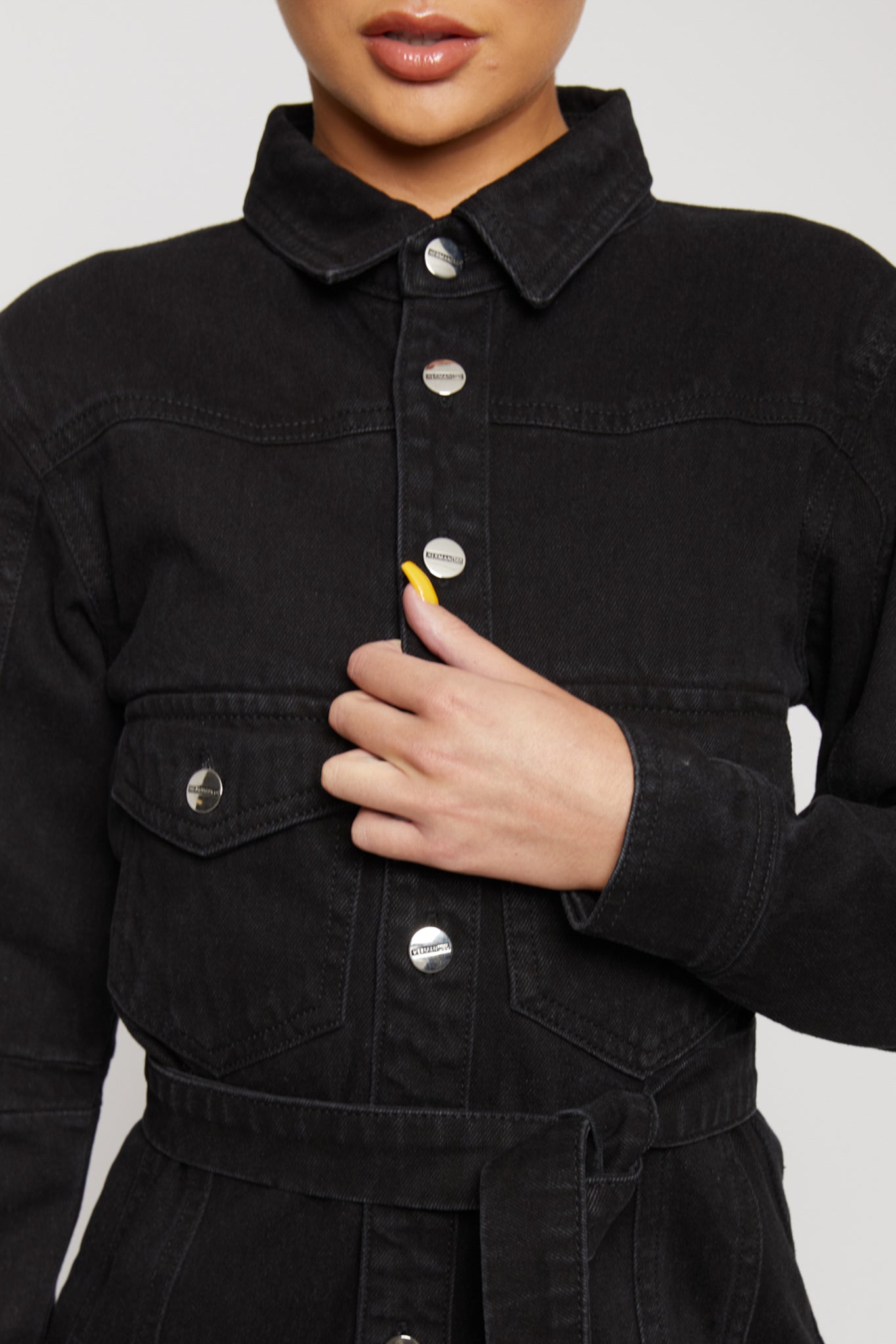 DENIM DRESS WITH TIE BELT - BLACK