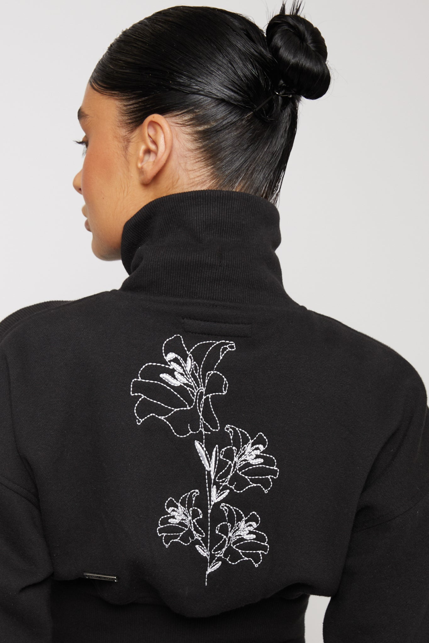ZIP NECK SWEATSHIRT WITH EMBROIDERY - BLACK