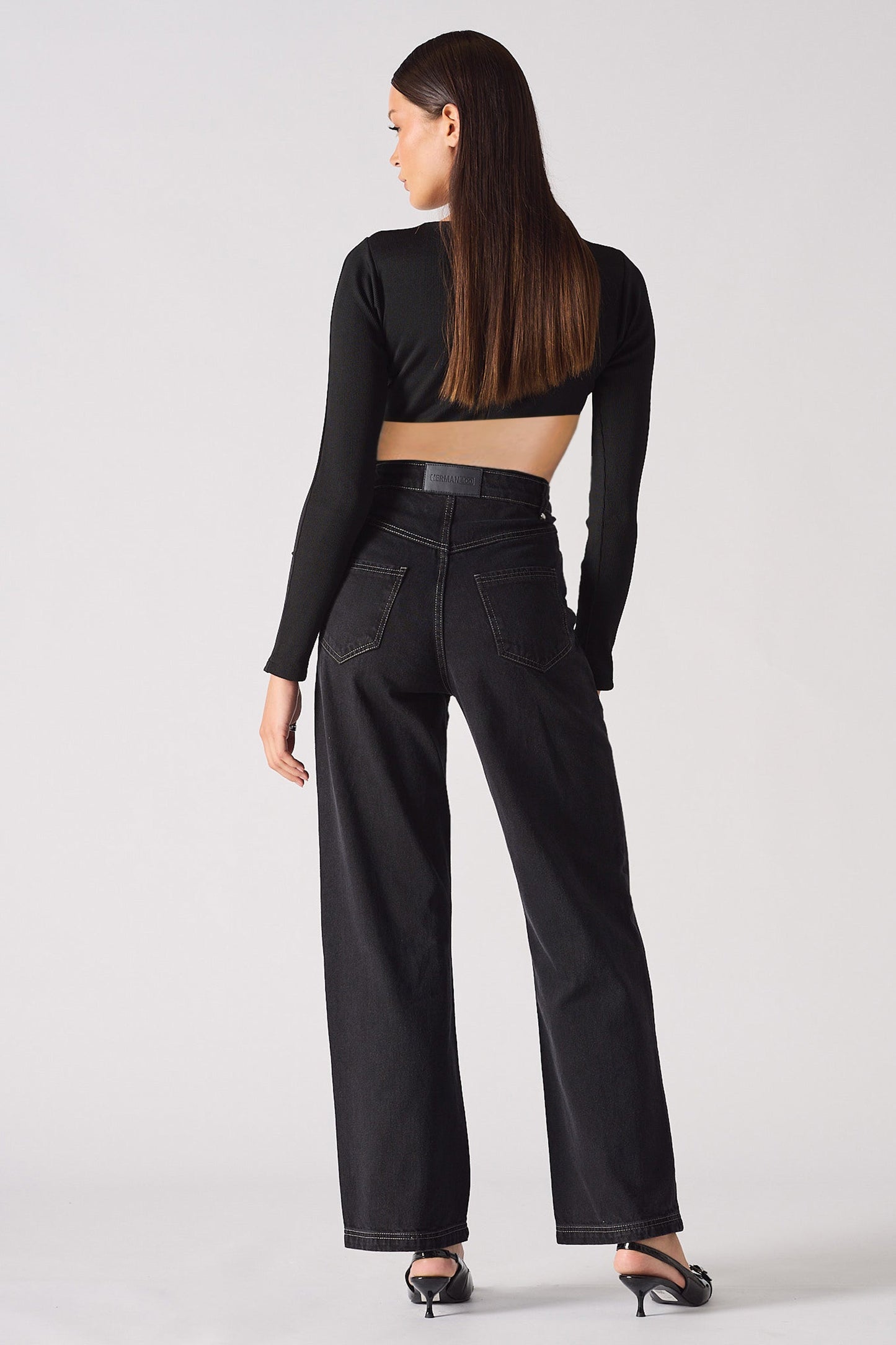 STRAIGHT LEG JEANS - BLACK