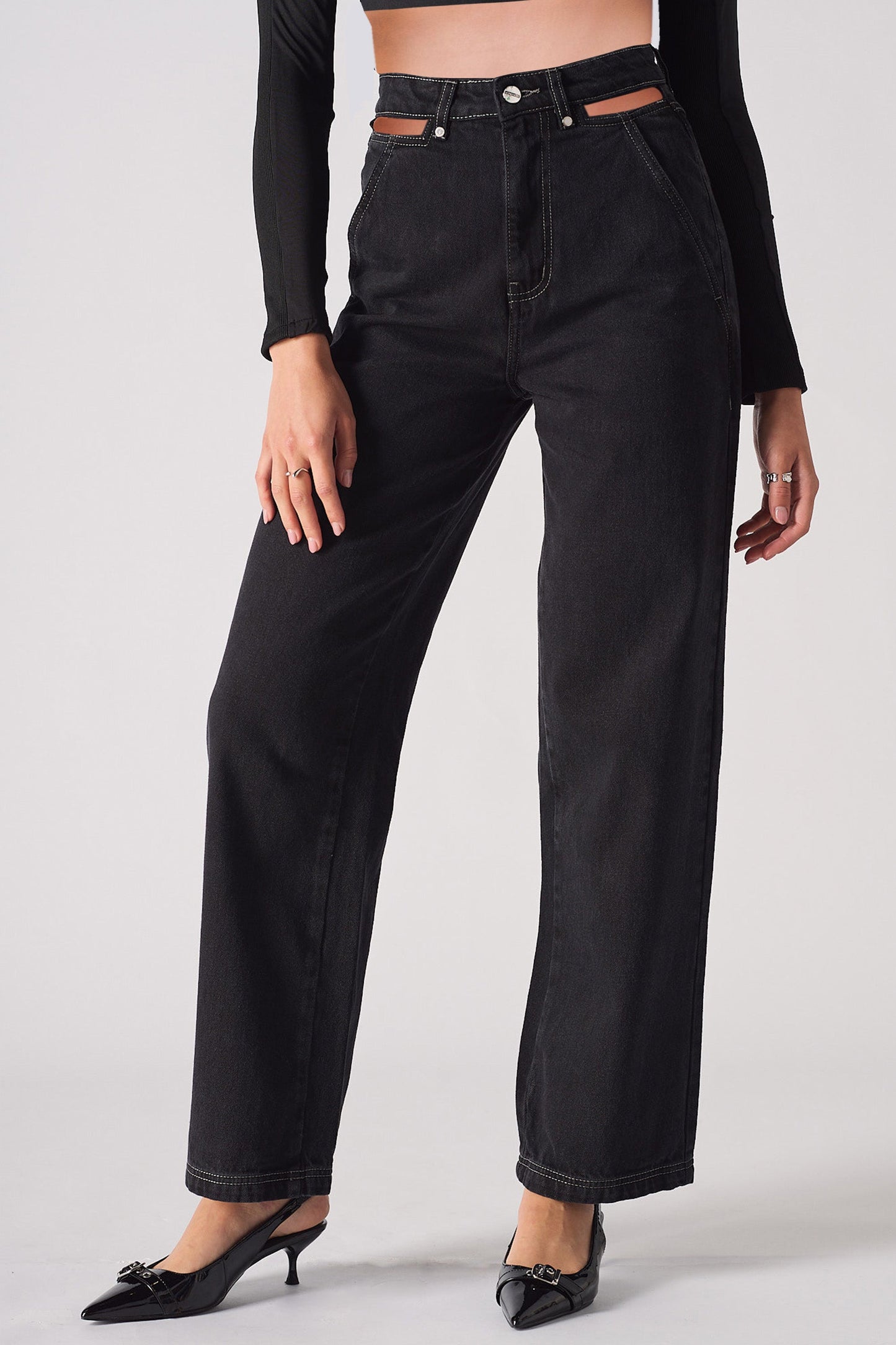 STRAIGHT LEG JEANS - BLACK