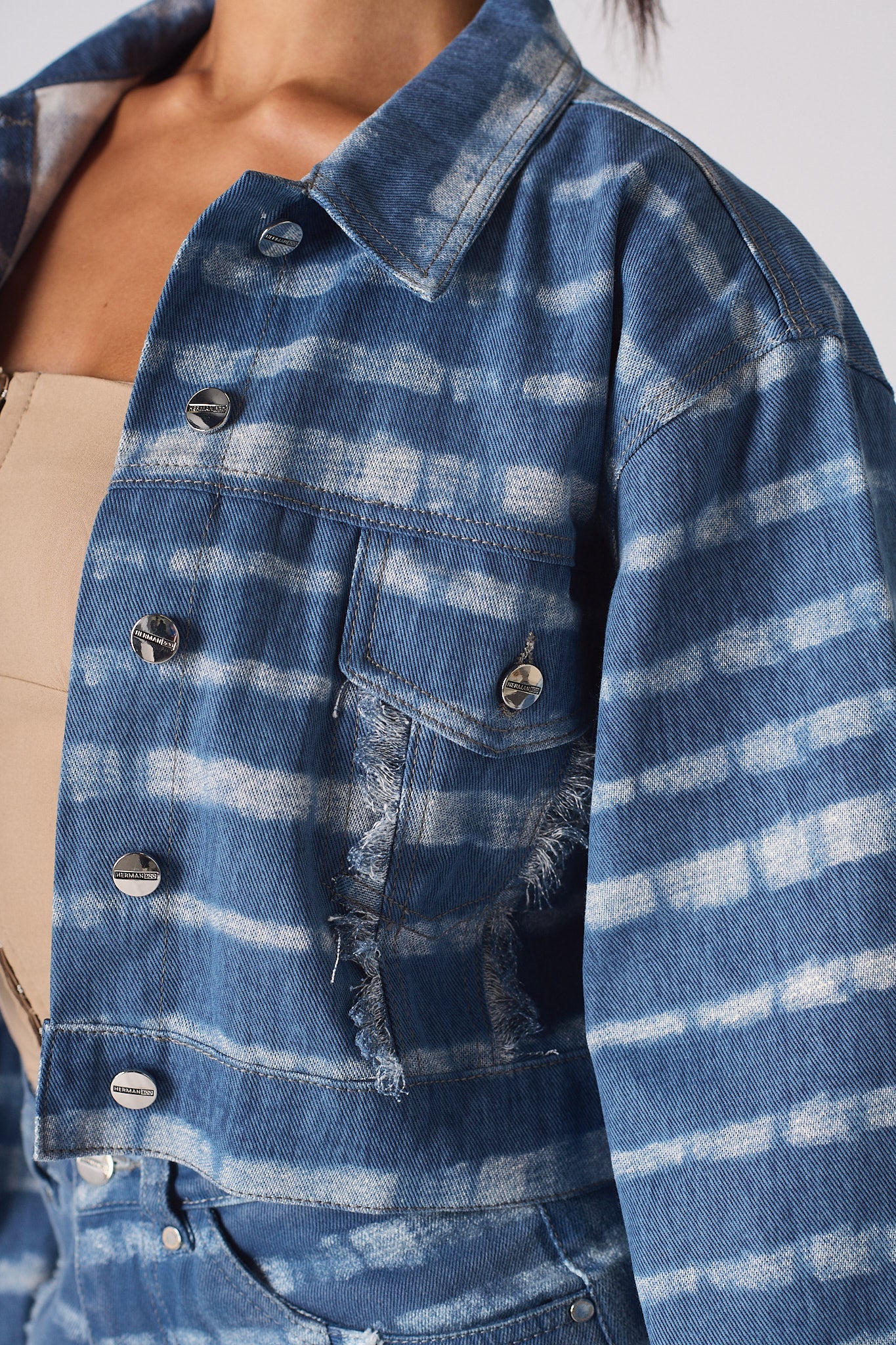 CROPPED DENIM JACKET - BLUE