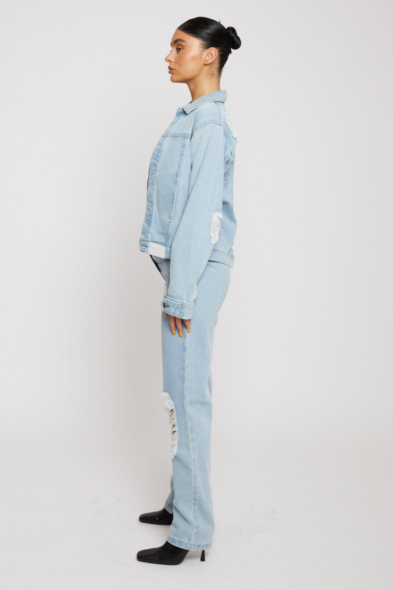 DISTRESSED DENIM JACKET - LIGHT BLUE