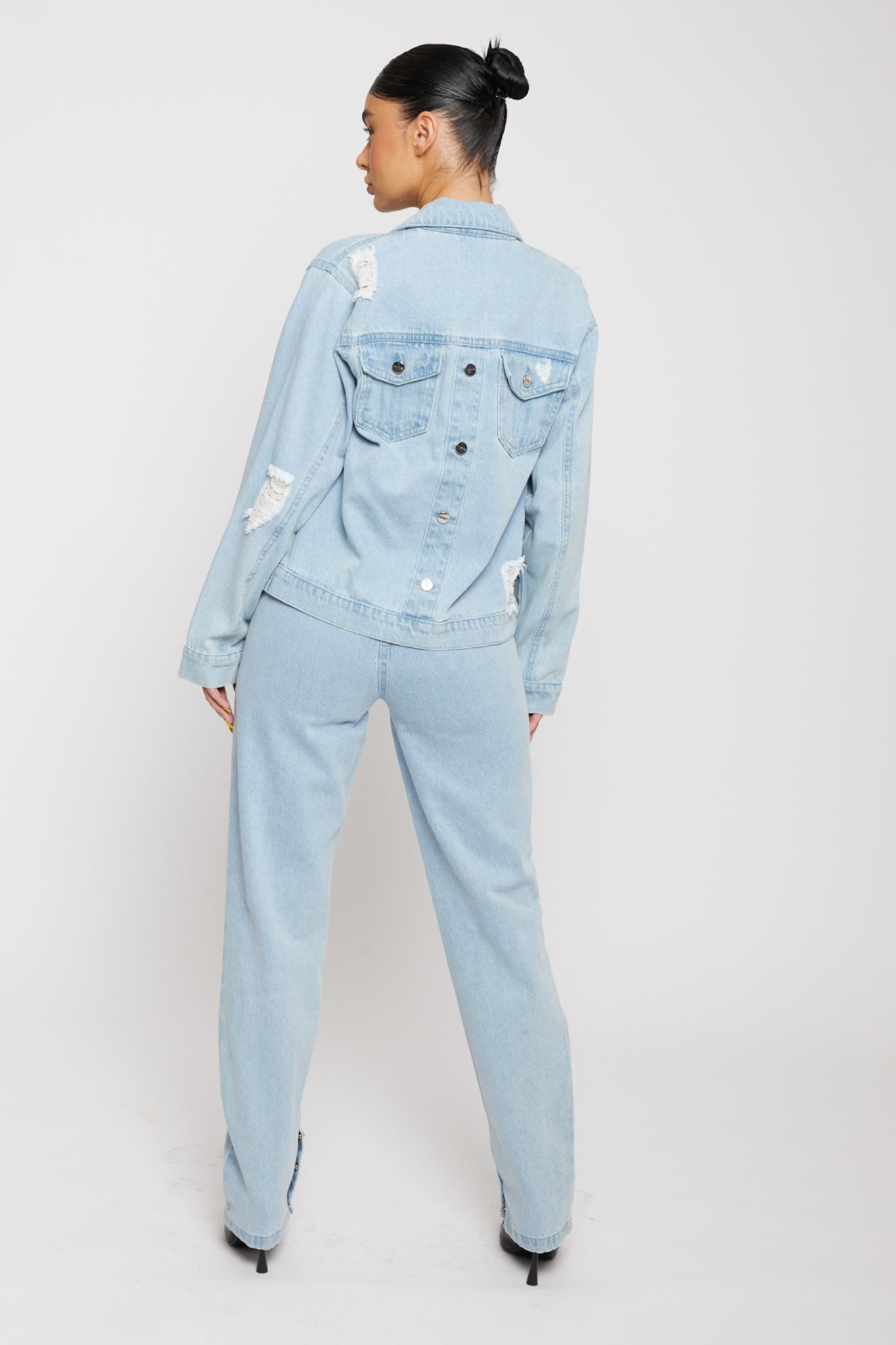 DISTRESSED DENIM JACKET - LIGHT BLUE