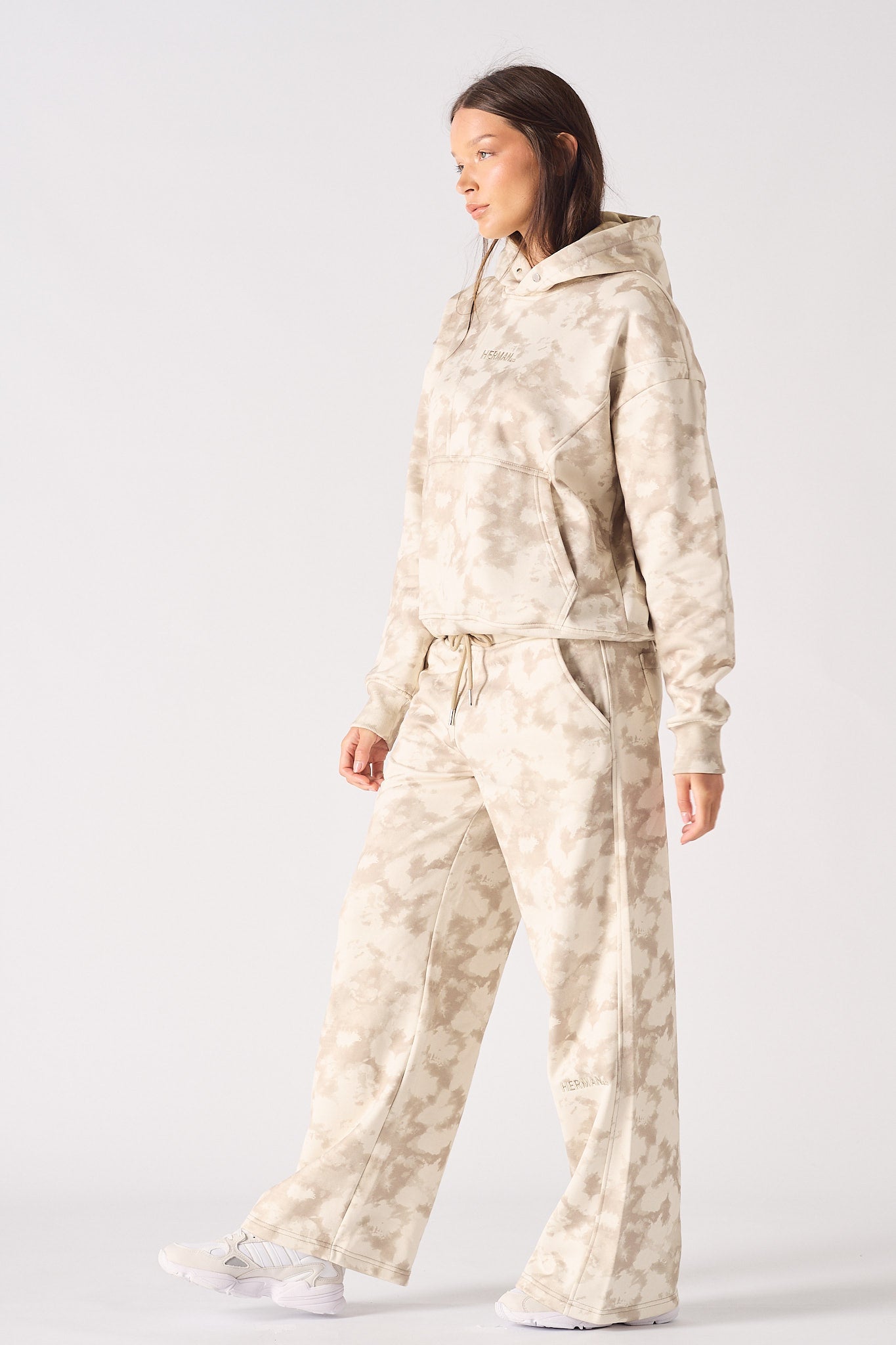 REGULAR TIE DYE PULLOVER HOODIE - BEIGE