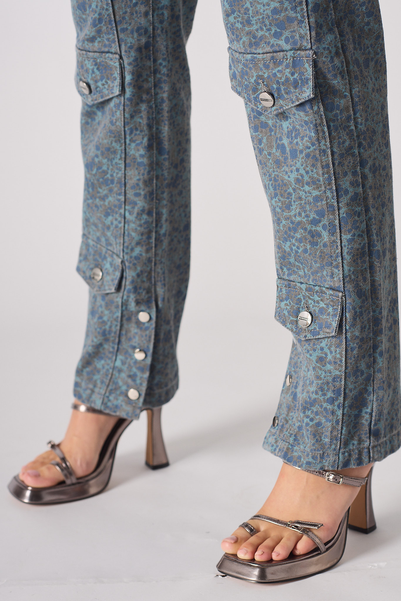 PRINTED STRAIGHT LEG JEANS  - GREY