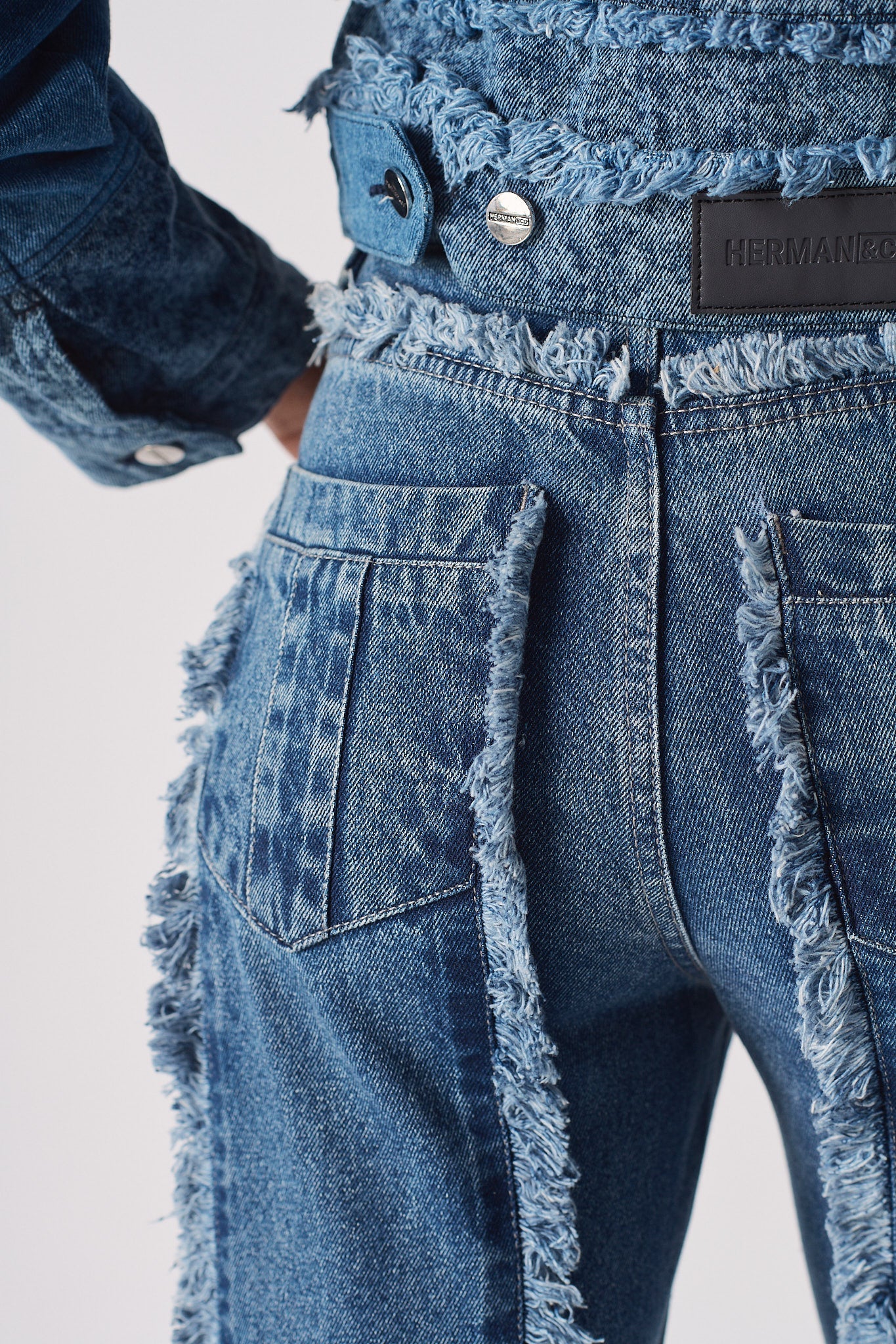 DISTRESSED TEXTURE STRAIGHT LEG JEANS - LIGHT BLUE