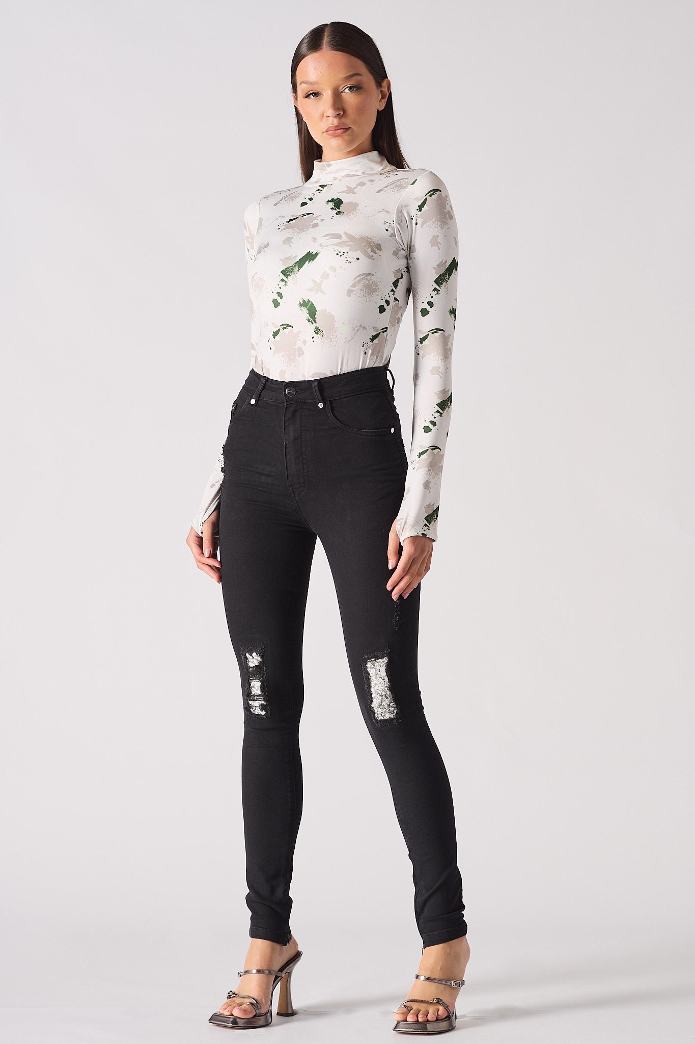 RIPPED SKINNY JEANS - BLACK
